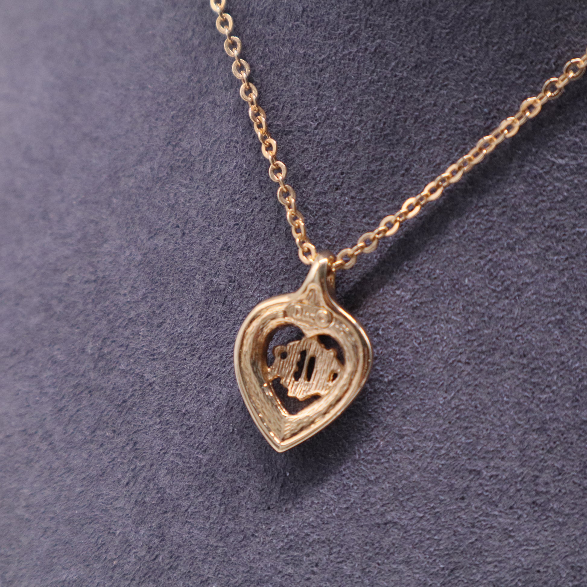 Vintage Crystal Crest Heart Pendant Necklace W20596