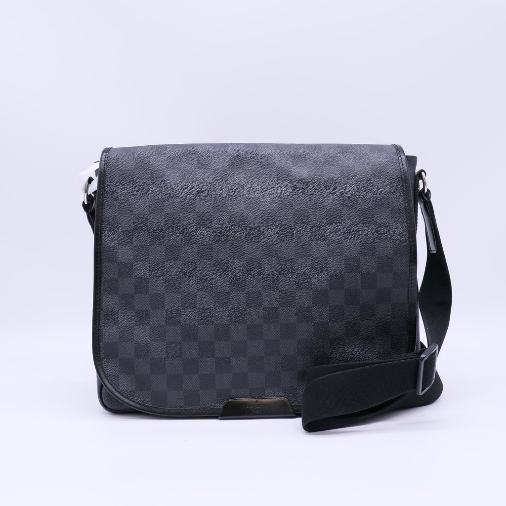 Louis Vuitton Damier Graphite District MM Messenger Bag twins B22417