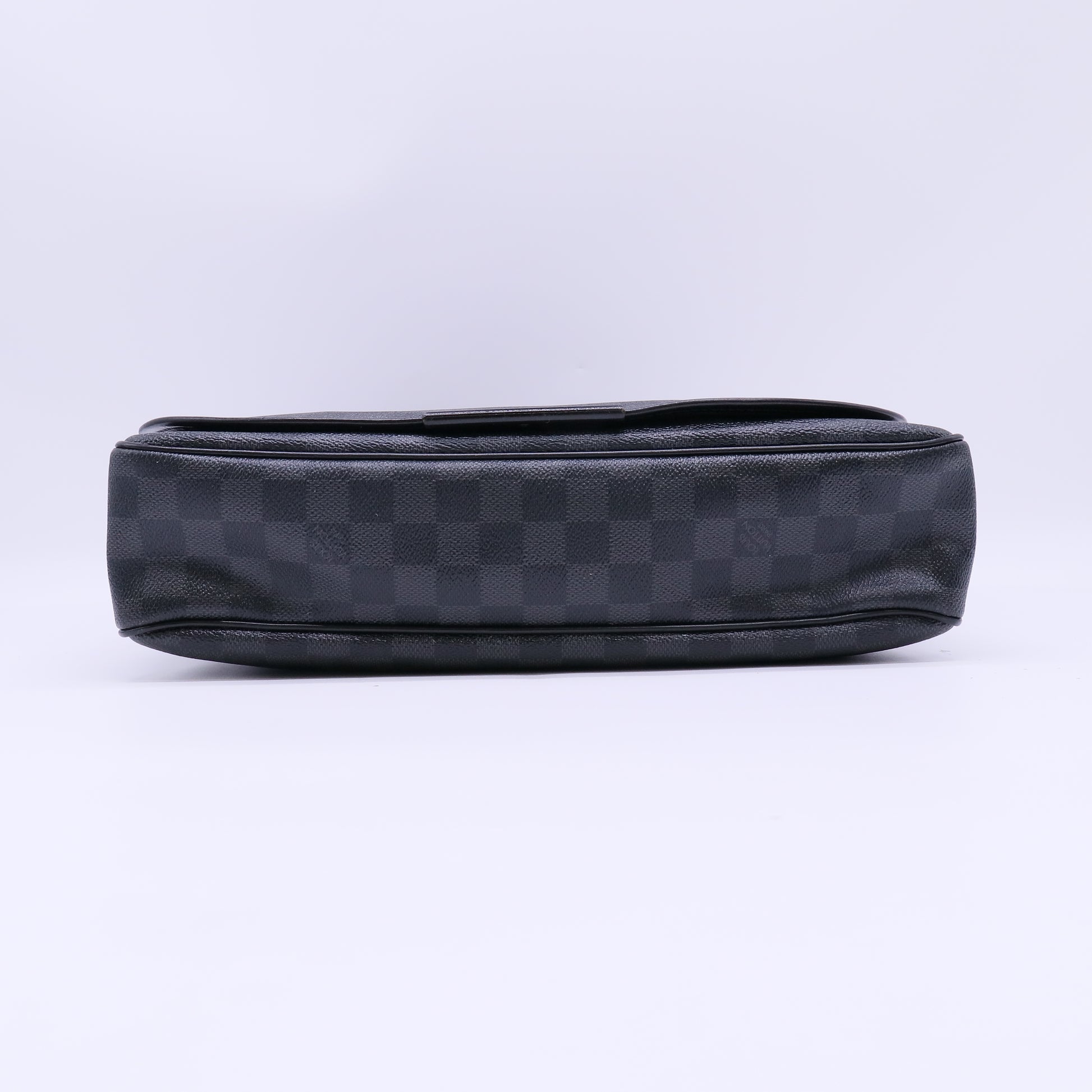 Louis Vuitton Damier Graphite District MM Messenger Bag twins B22417