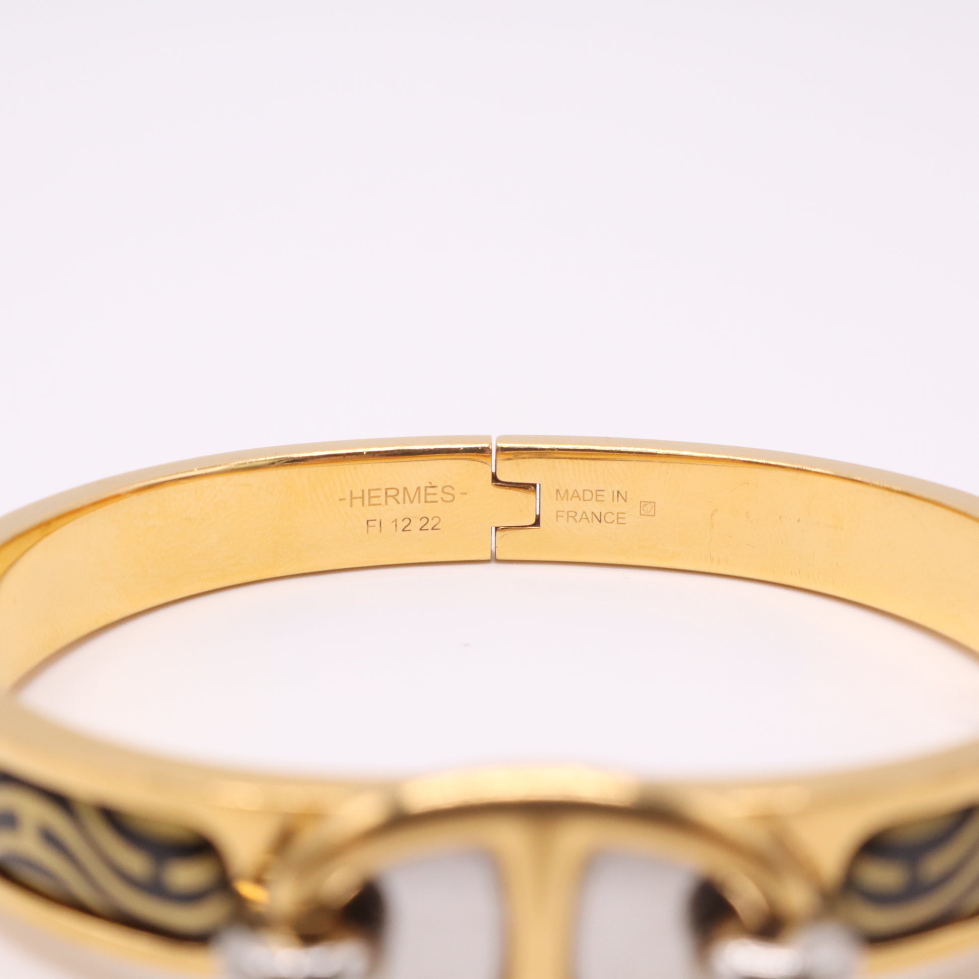 Hermes Enamel Clic H Bracelet PM Blanc Yellow Gold twins LDZ209