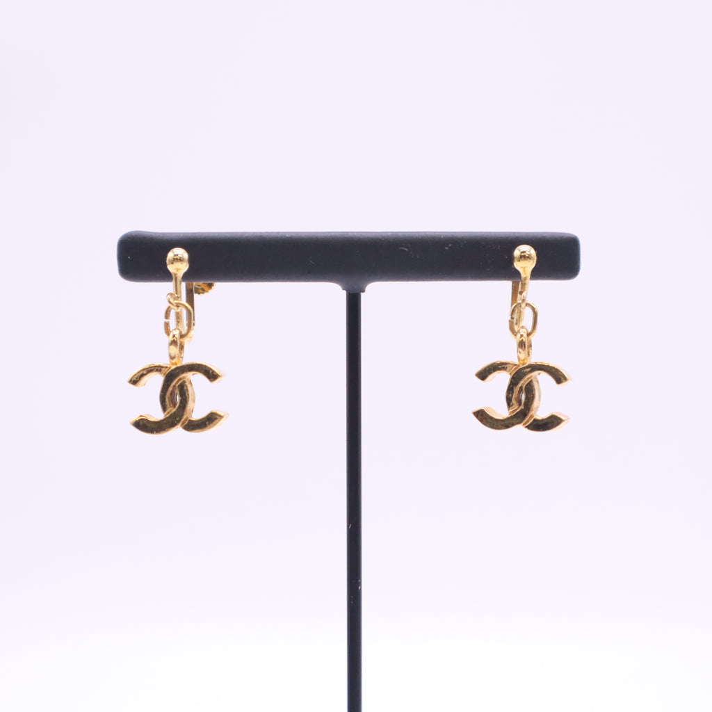 Chanel 2023 Strass CC Drop Earrings W23473