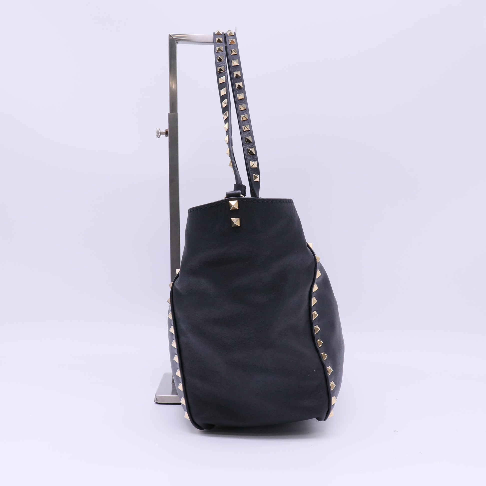 Valentino Garavani Rockstud Medium Tote B22759