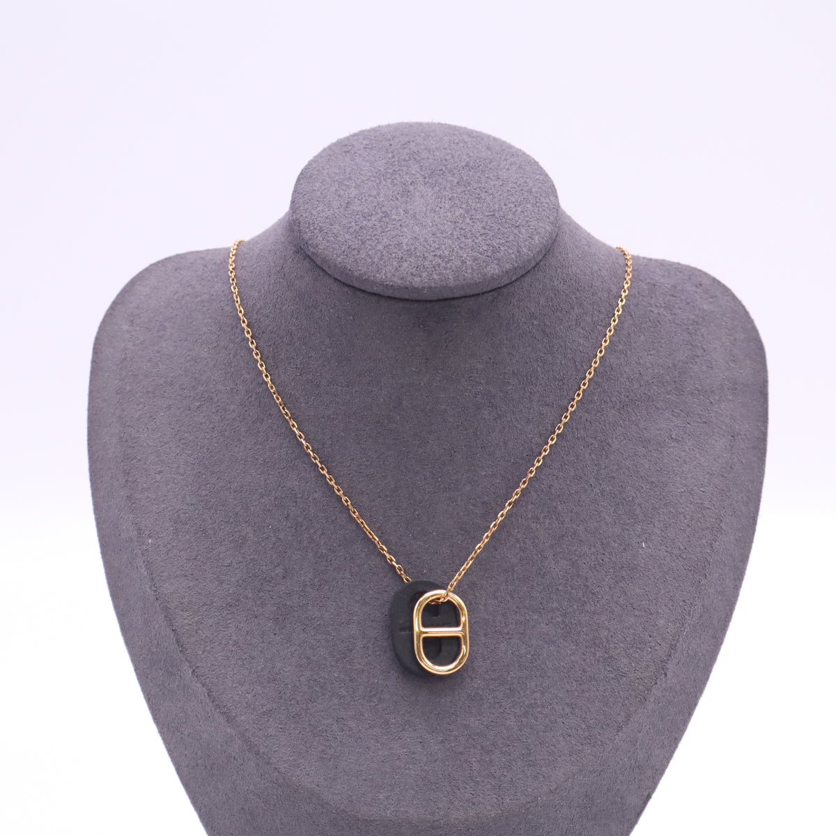 Leather O'Maillon Pendant Necklace W23474