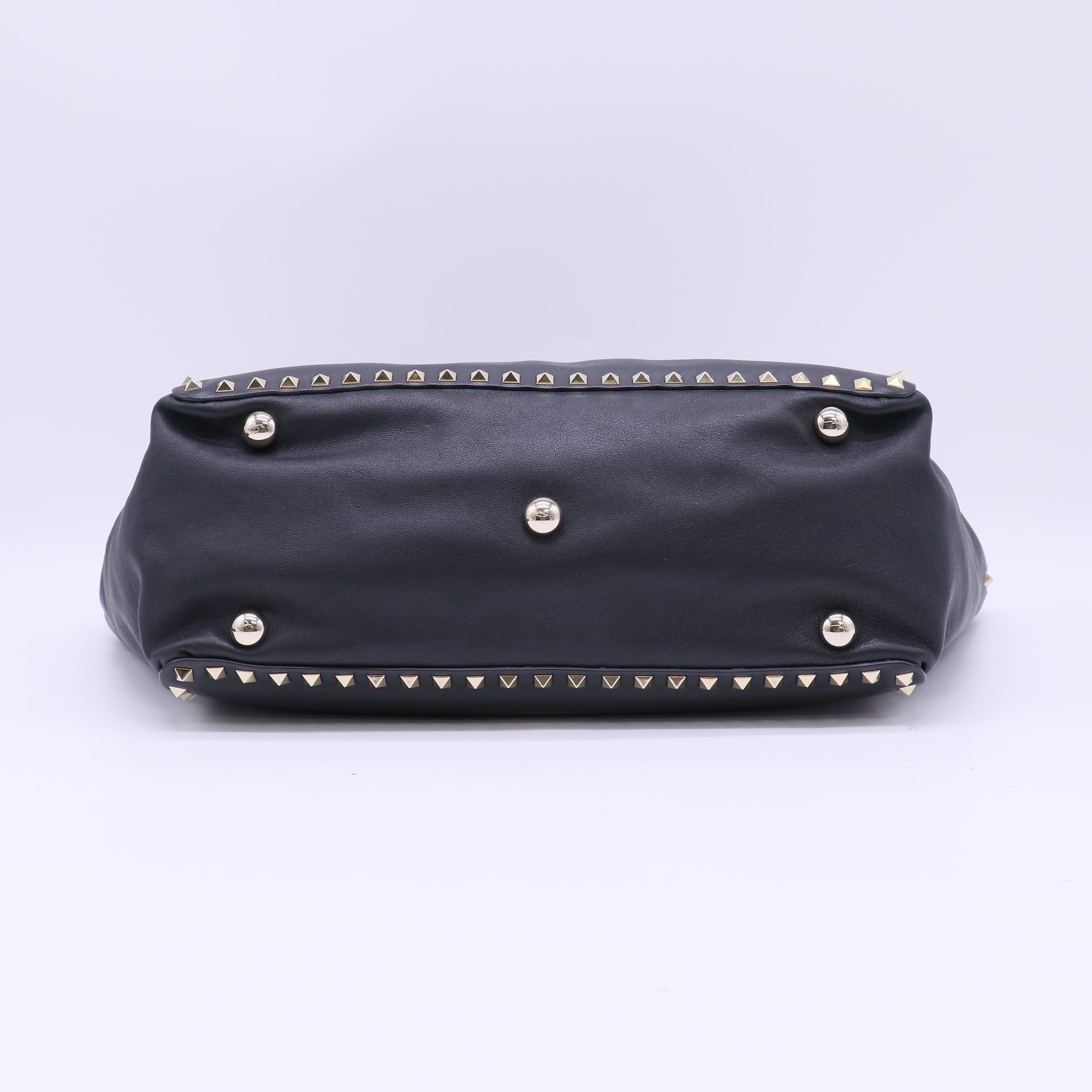 Valentino Garavani Rockstud Medium Tote B22759