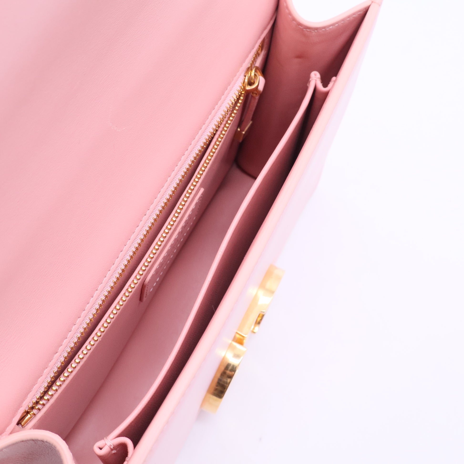 30 Montaigne Flap Bag Leather B12380