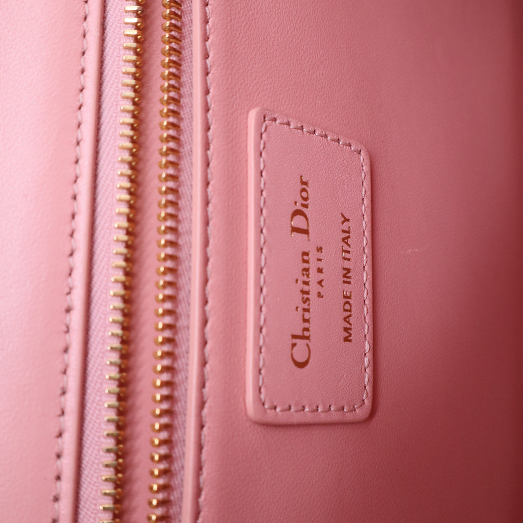 30 Montaigne Flap Bag Leather B12380