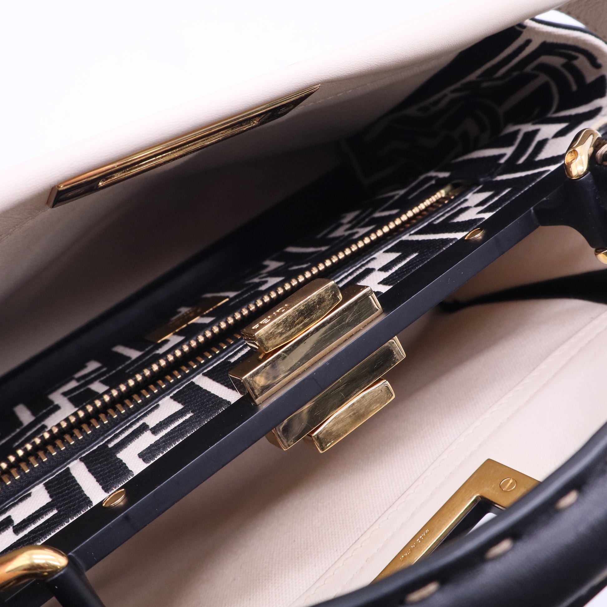 Peekaboo Bag Rigid Leather Regular B12135