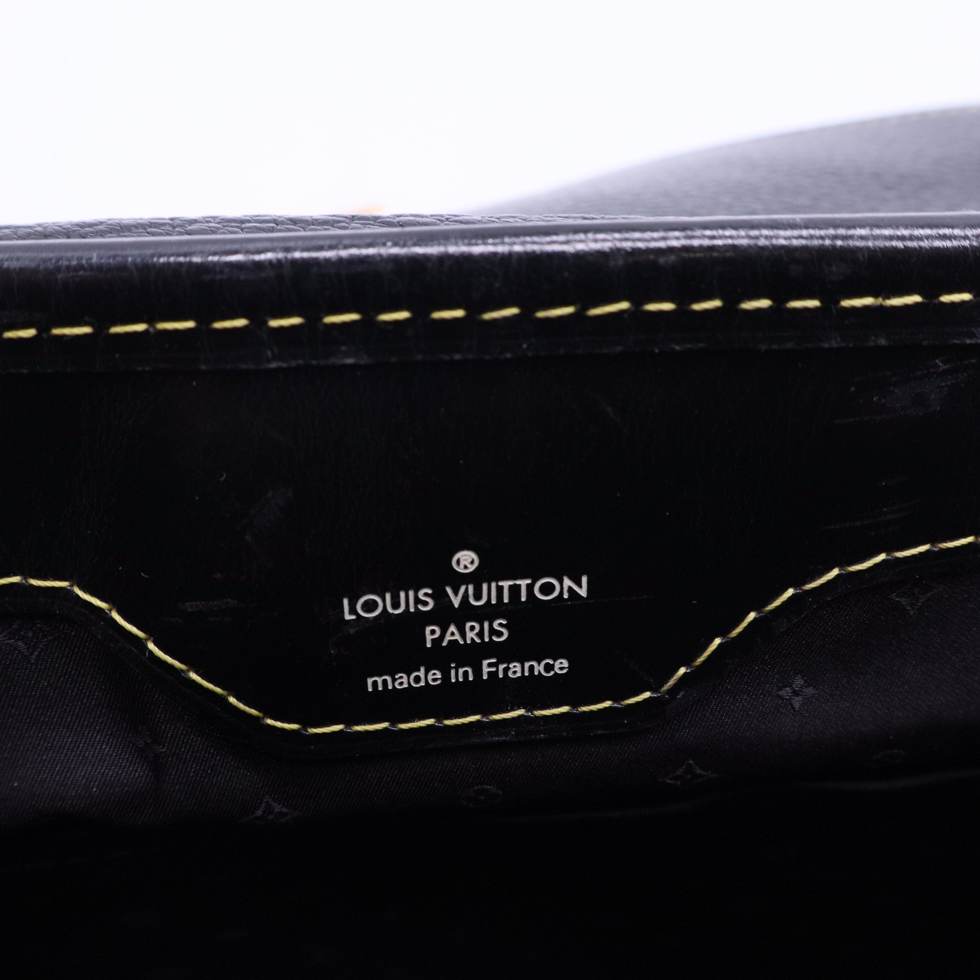 Black Suhali Leather L'Essentiel PM Bag B12343