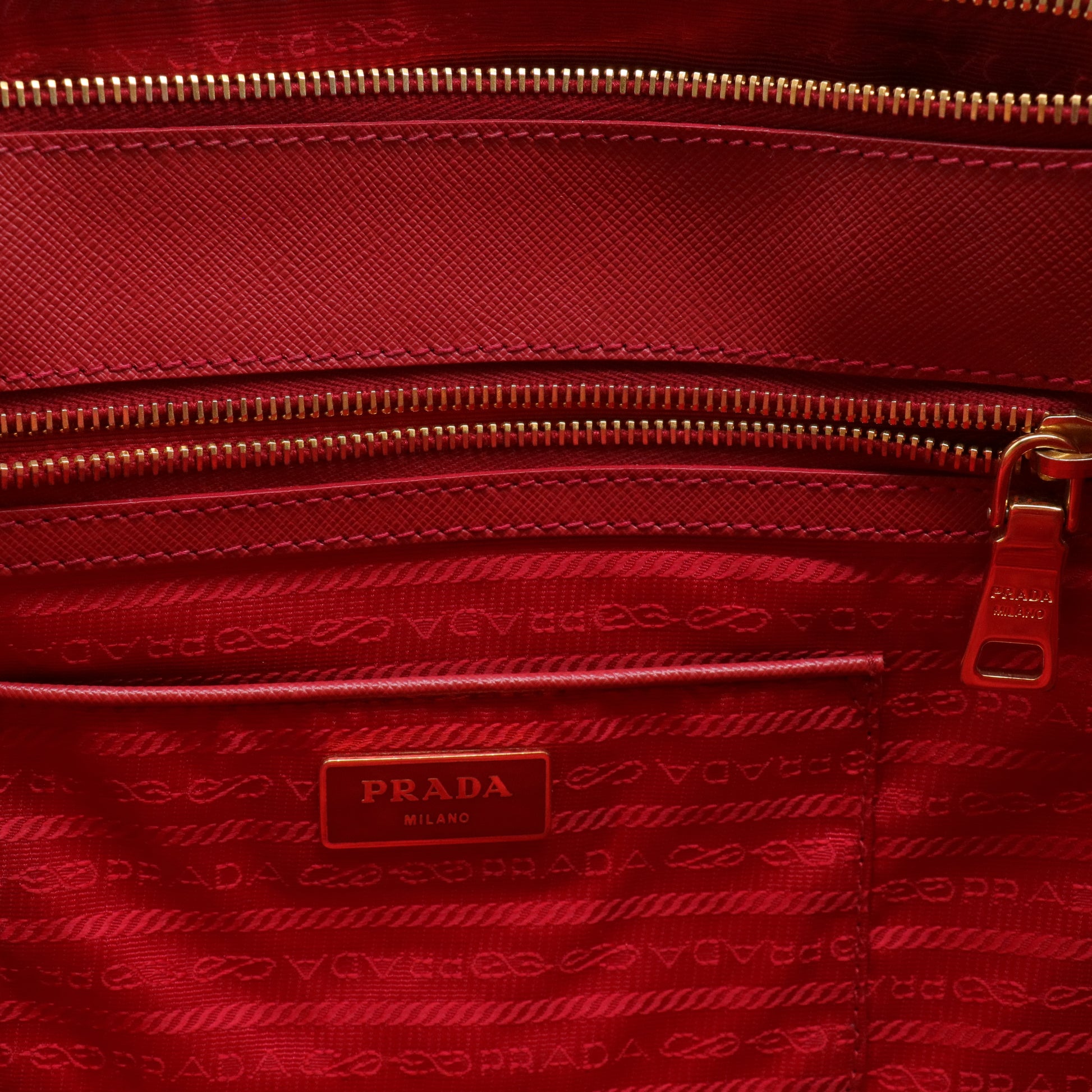 Saffiano Lux Large Galleria Double Zip Tote Fuoco