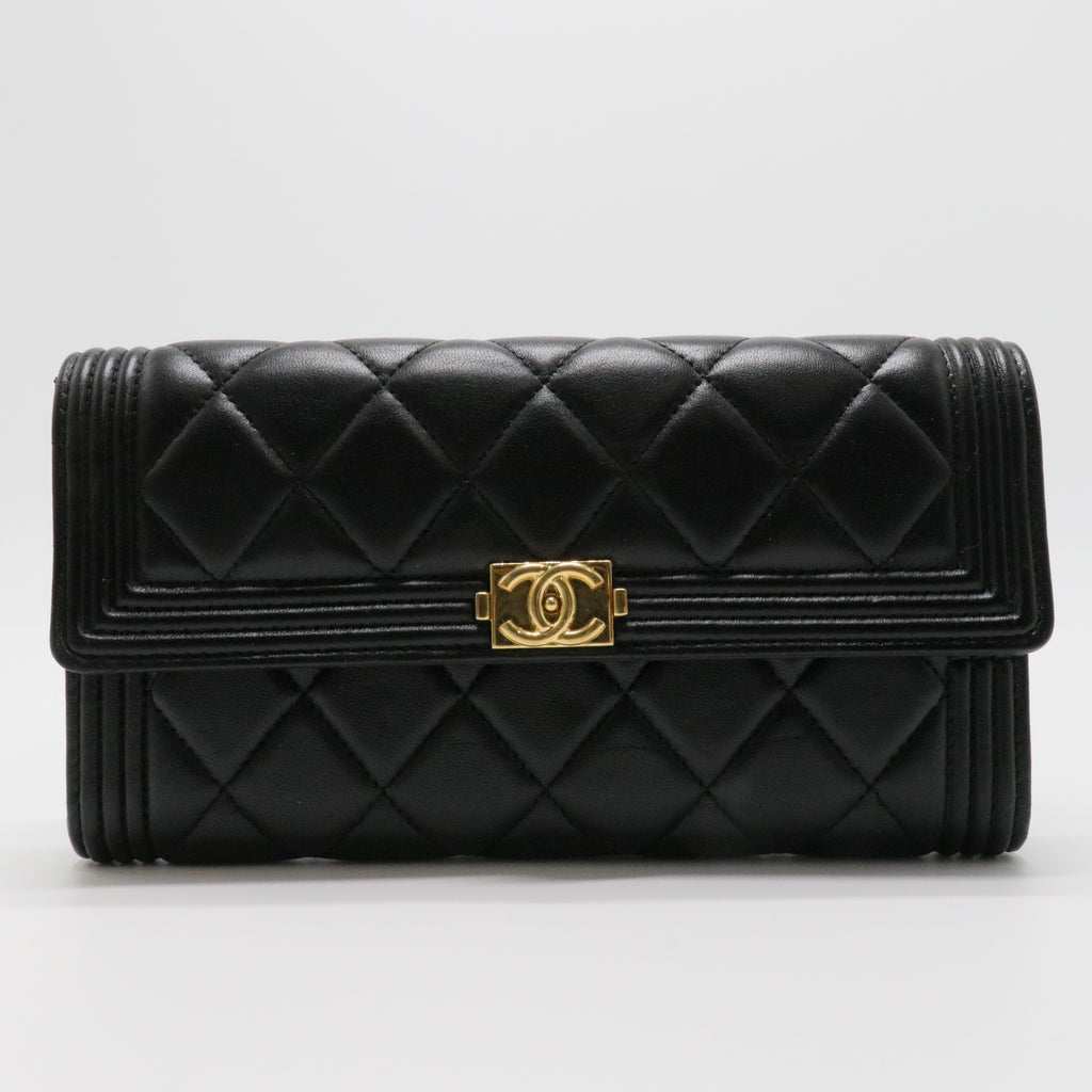Caviar Quilted Large Boy Gusset Flap Wallet