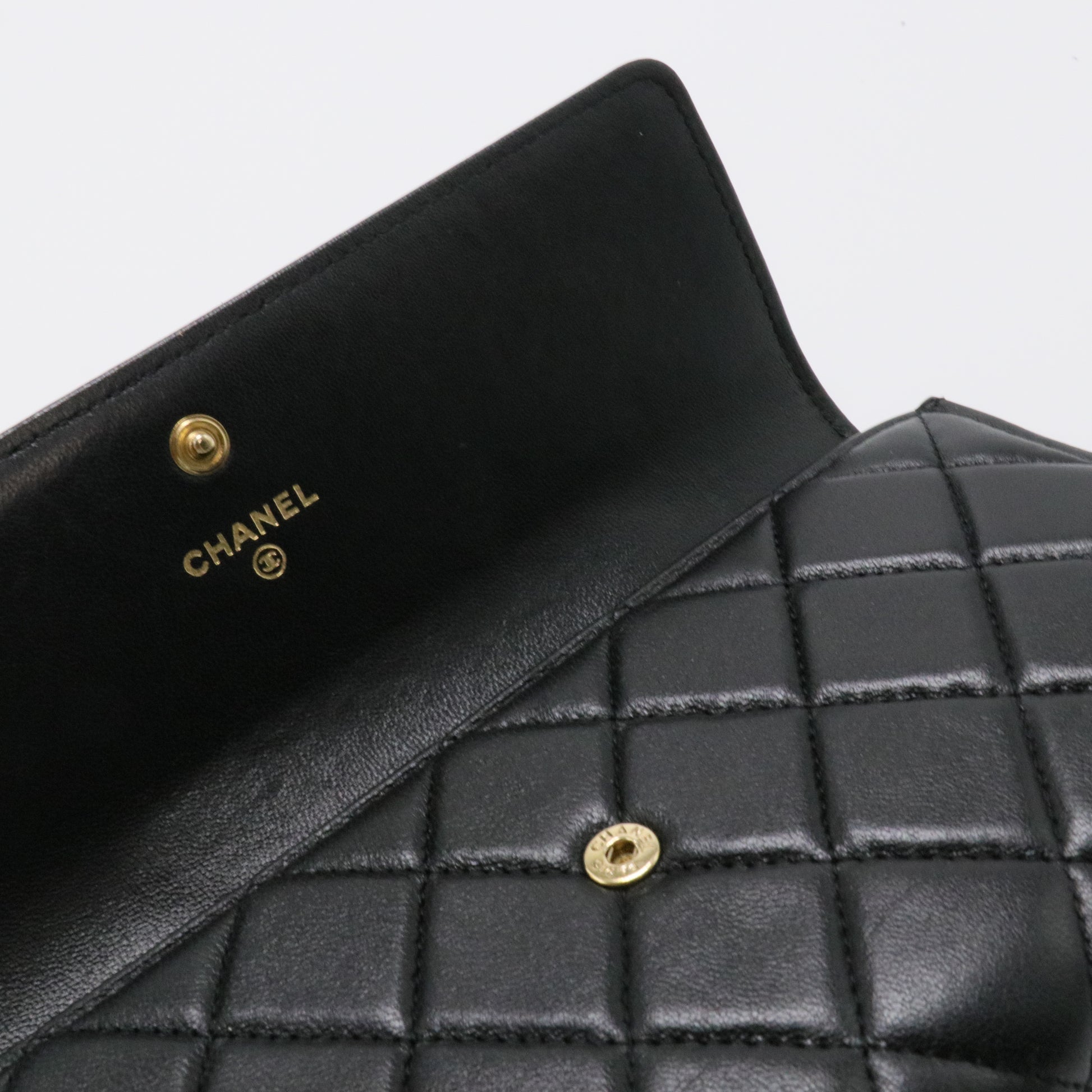 Caviar Quilted Large Boy Gusset Flap Wallet