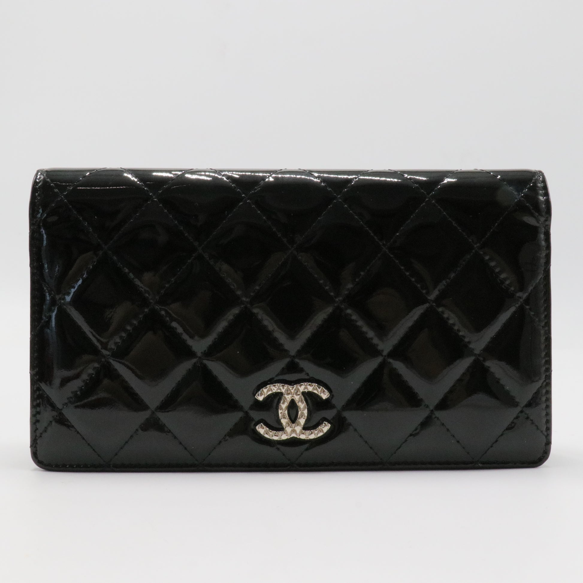 Brilliant Yen Interlocking CC Logo Continental Wallet