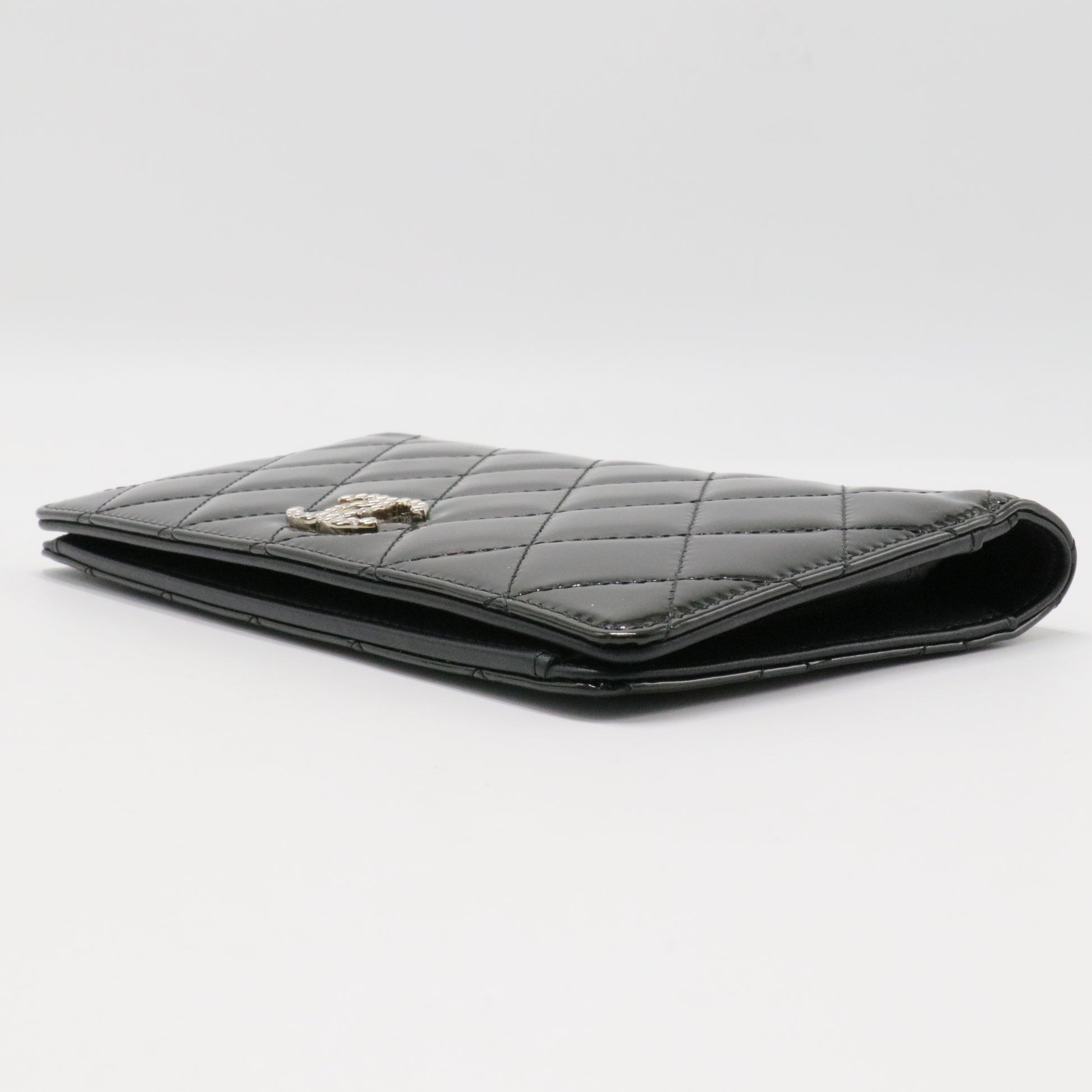 Brilliant Yen Interlocking CC Logo Continental Wallet