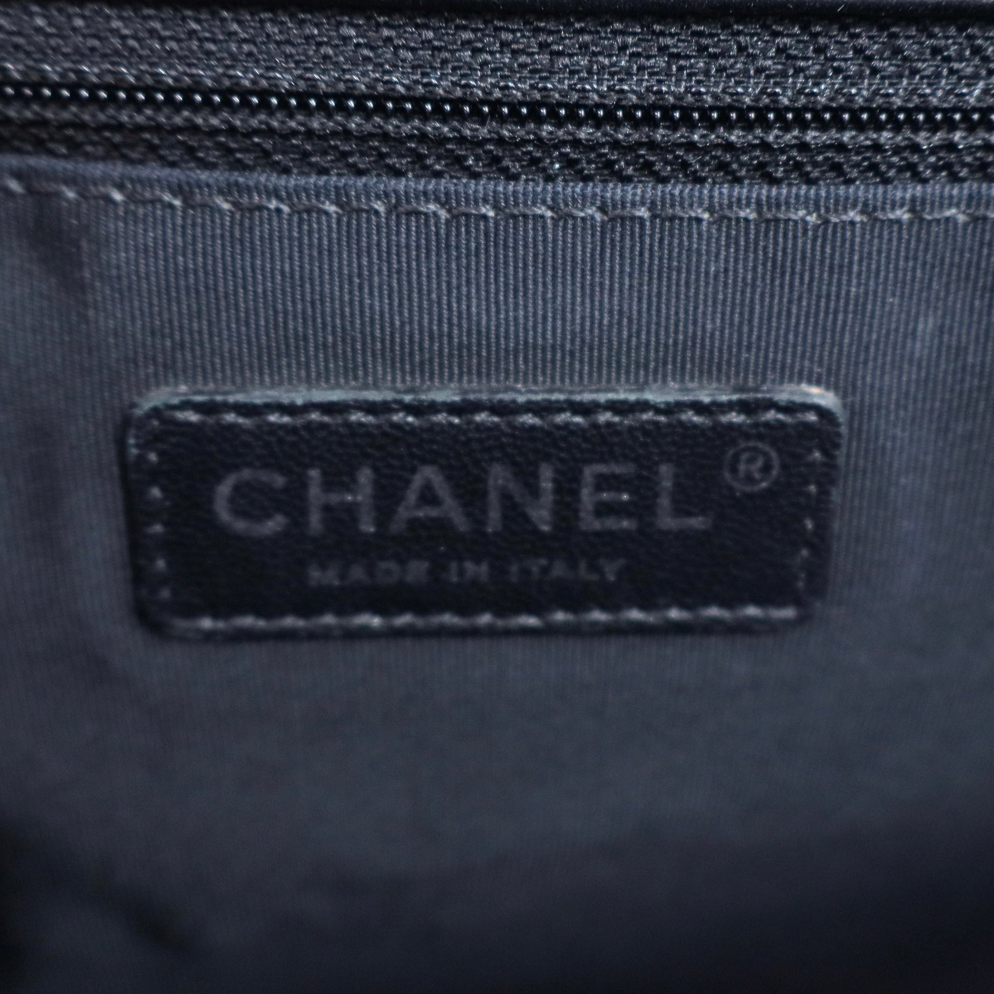 Patent Calfskin Quilted New Medium Plexiglass Boy Flap Black twins