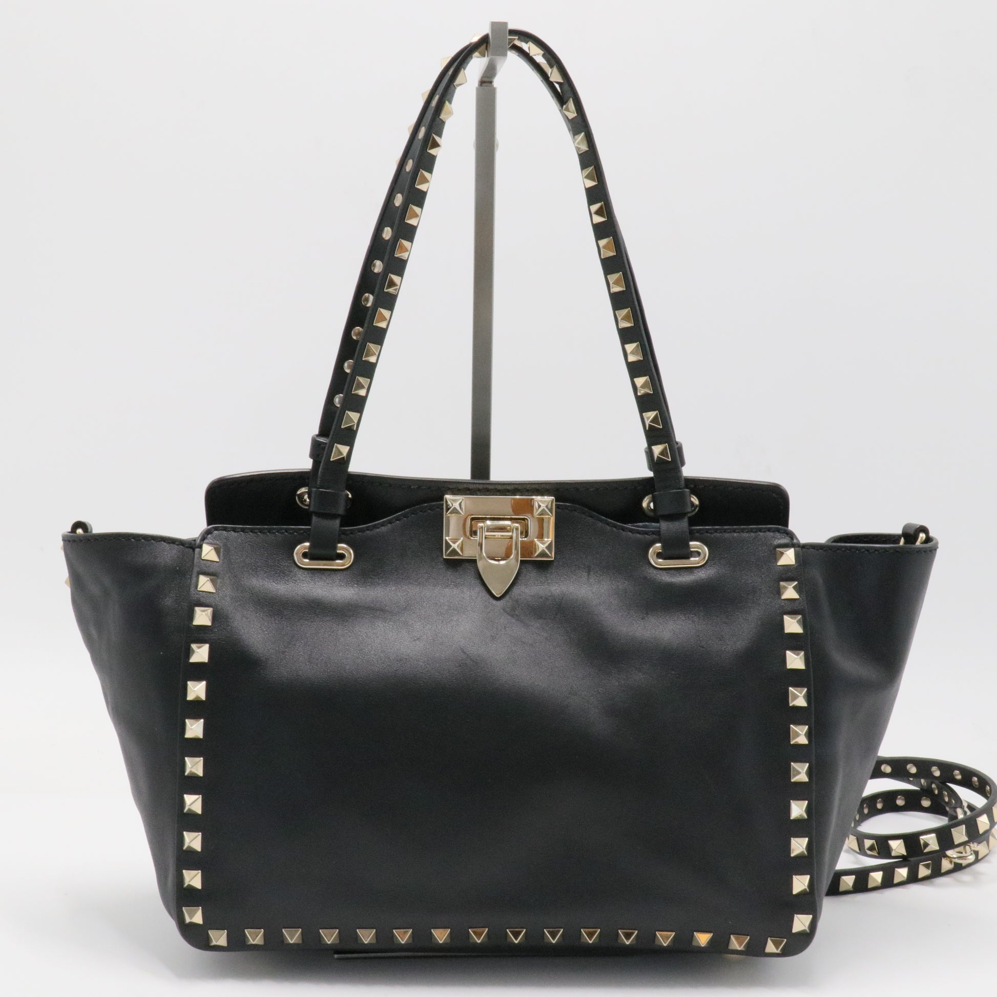 Vitello Small Rockstud Tote Black Sold Out