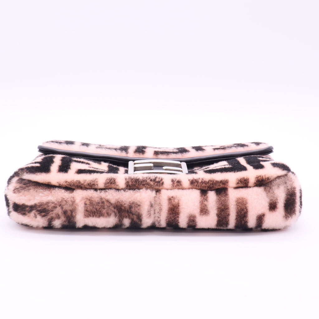 Baguette shearling handbag in pink Twins