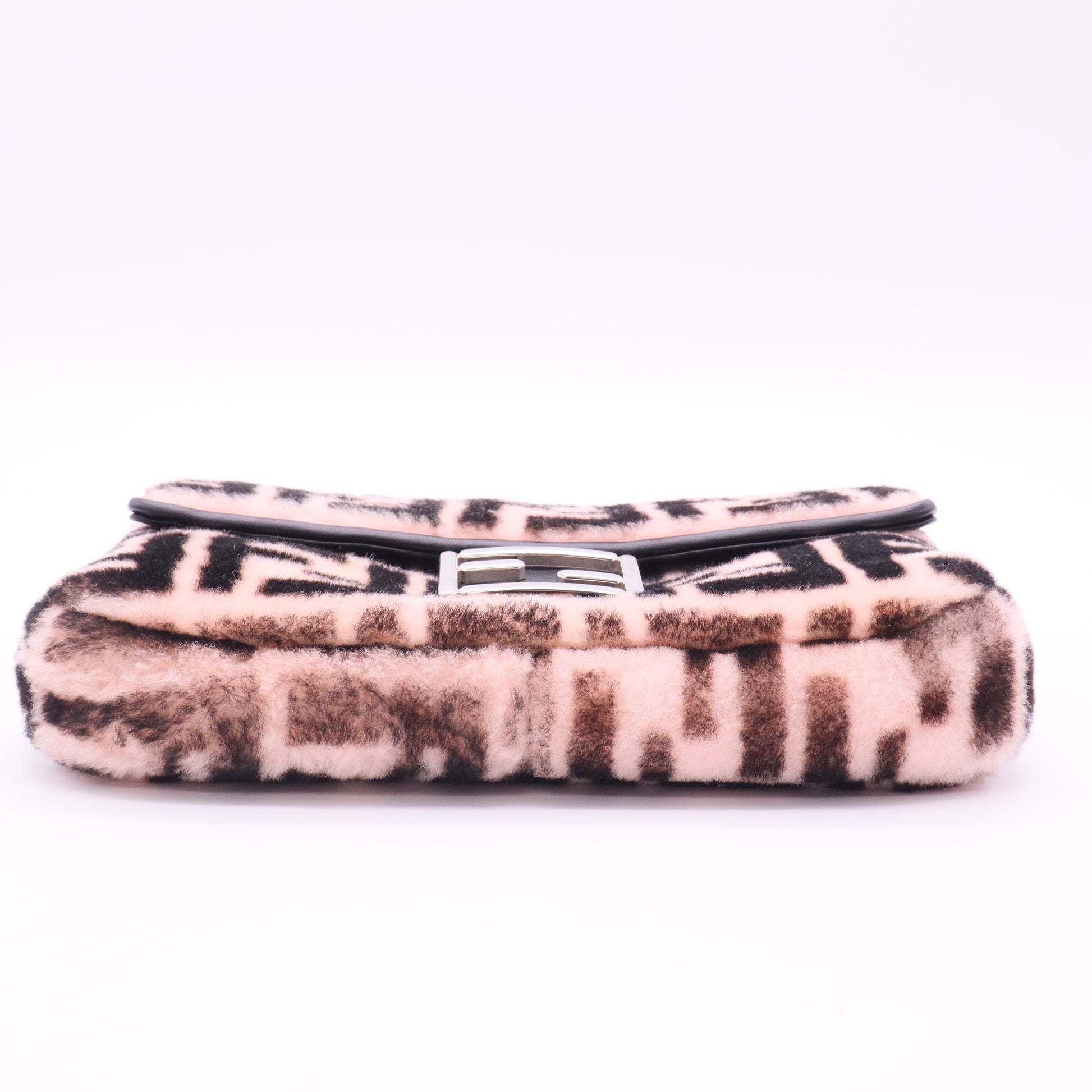 Baguette shearling handbag in pink Twins