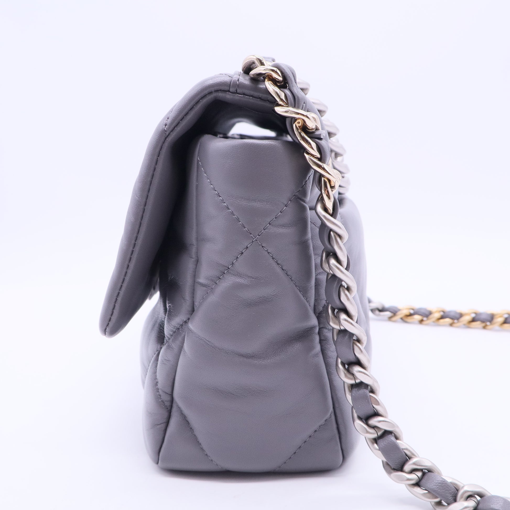 19 Flap Bag Quilted Leather Medium B20082