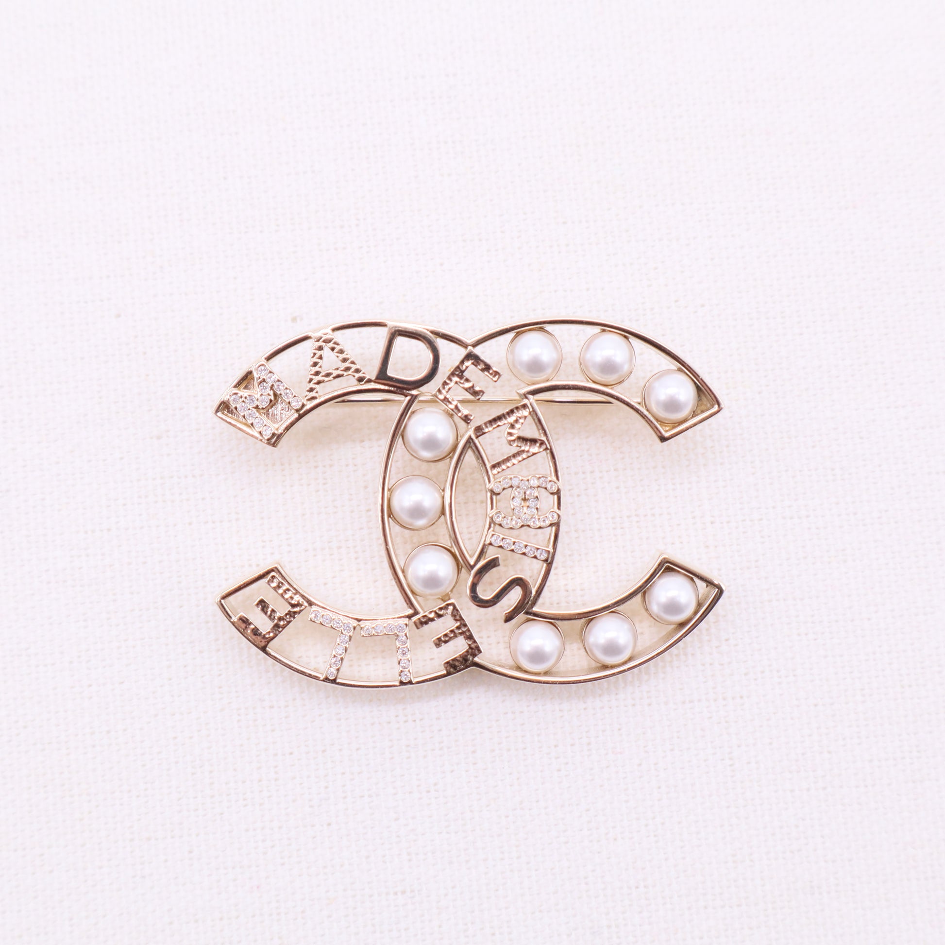 Crystal Pearl Coco CC Logo Brooch Gold W20183