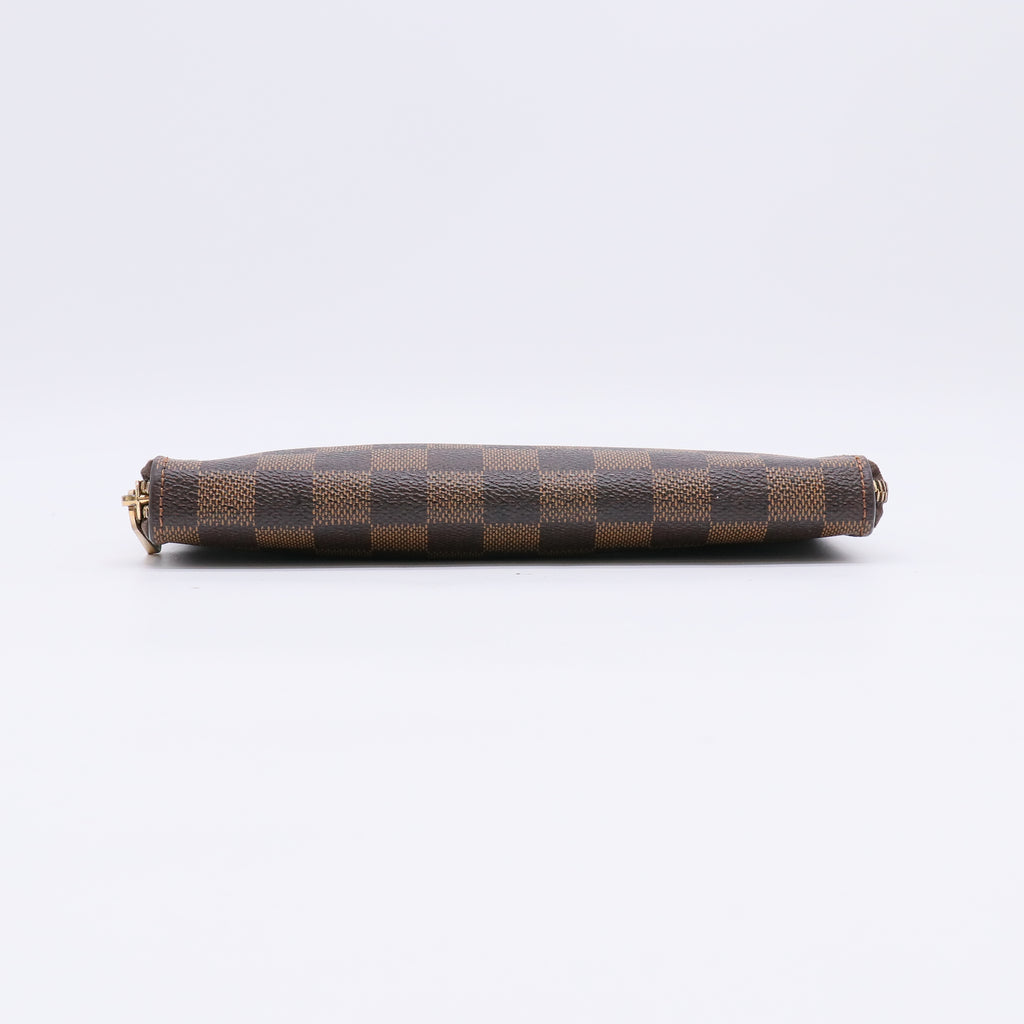 Louis Vuitton Zippy Wallet in Damier Ebene canvas W22387