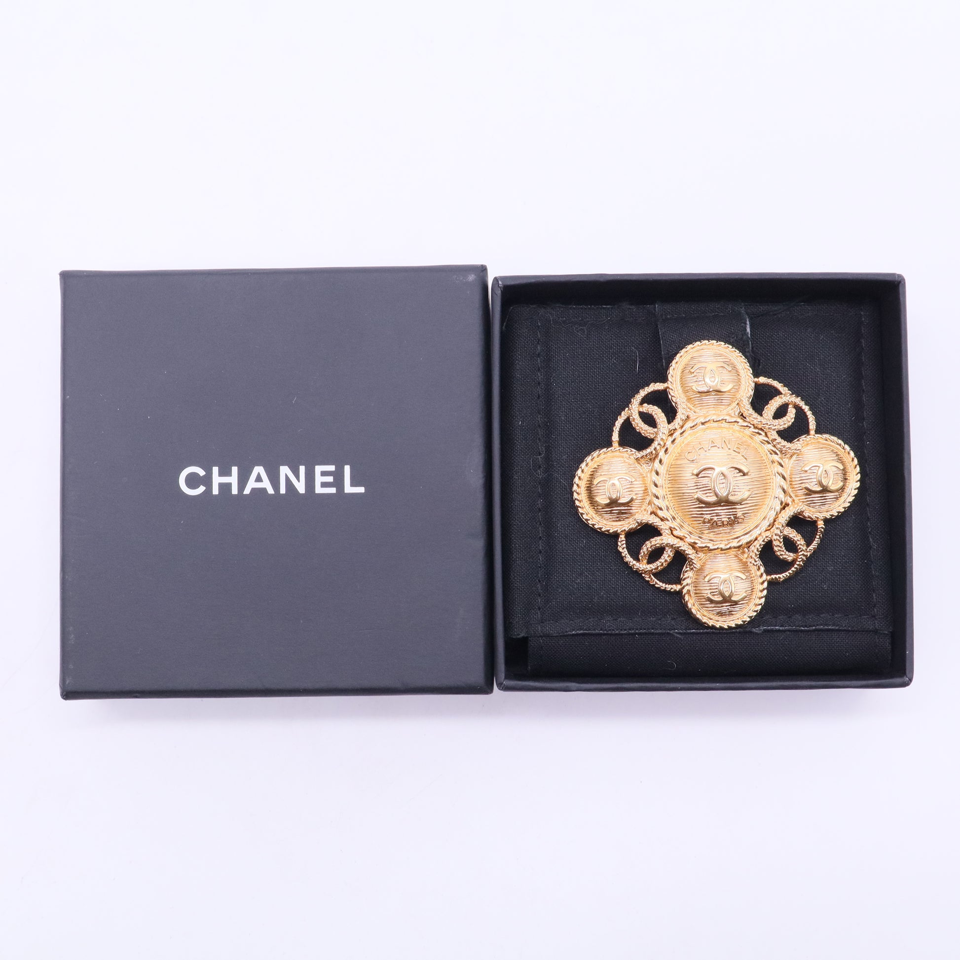 Gold-tone metal CC-logo medallion brooch W20185