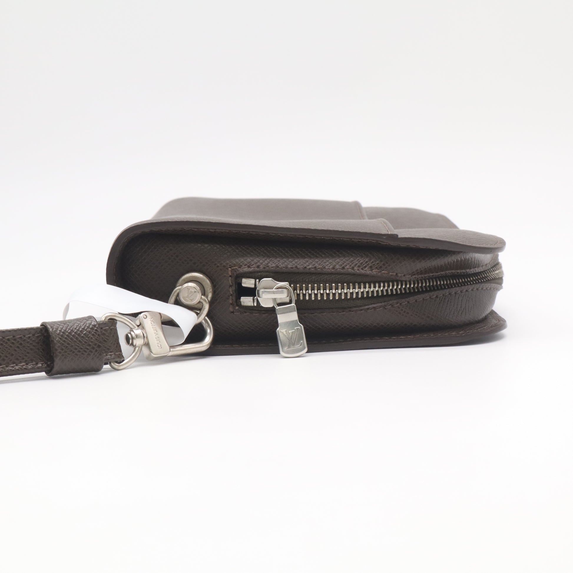 Louis Vuitton Taiga Pochette Baikal Clutch Bag W22437