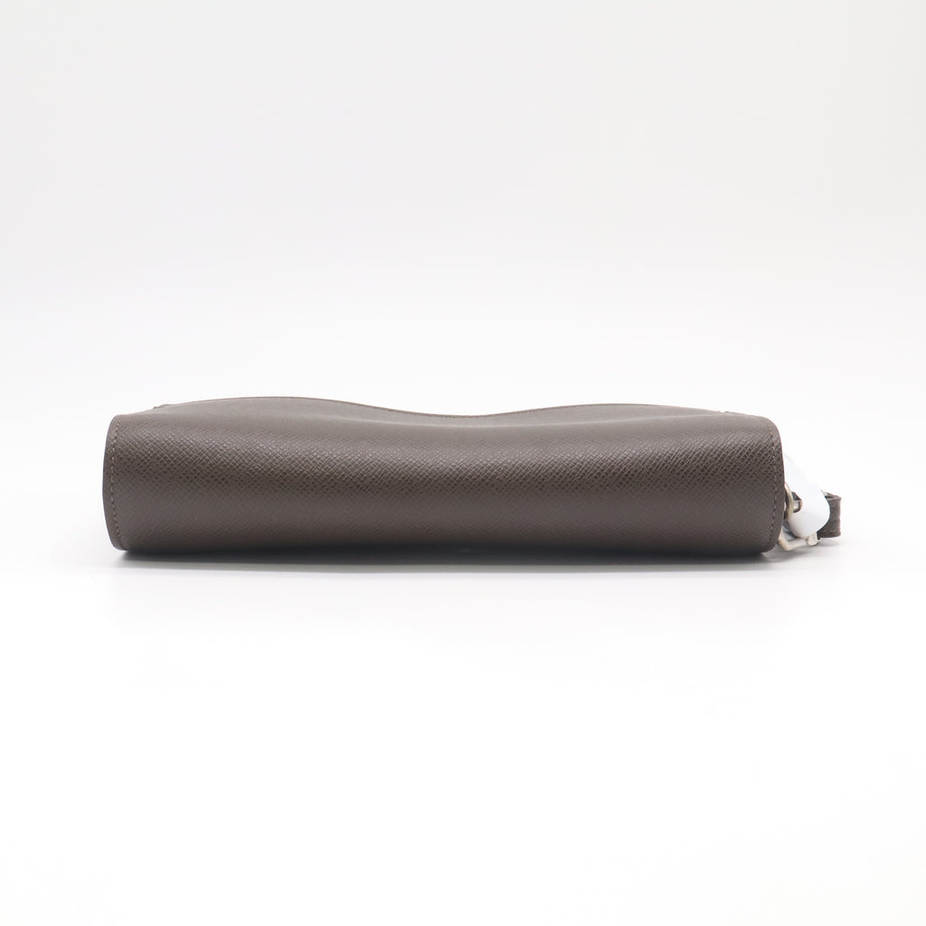 Louis Vuitton Taiga Pochette Baikal Clutch Bag W22437
