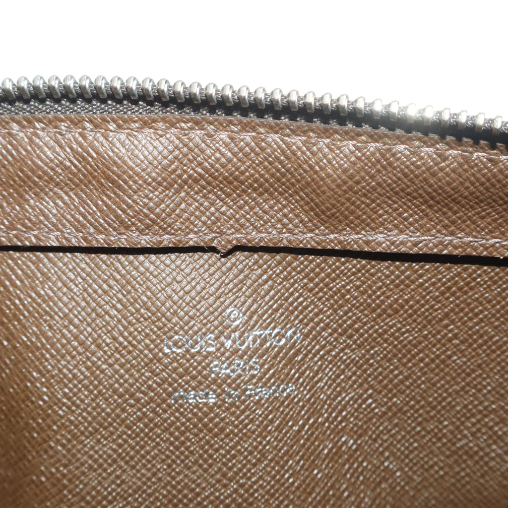 Louis Vuitton Taiga Pochette Baikal Clutch Bag W22437