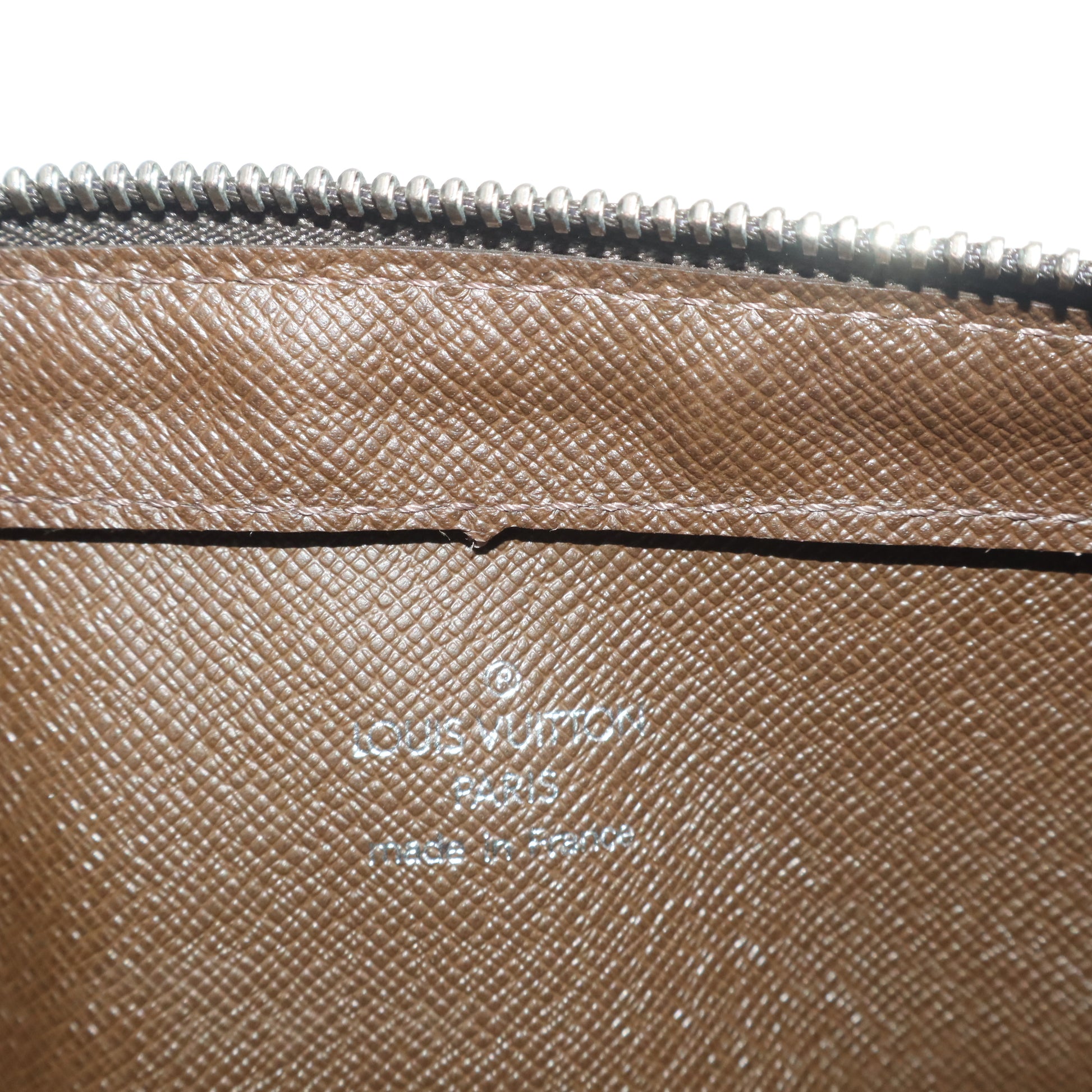 Louis Vuitton Taiga Pochette Baikal Clutch Bag W22437