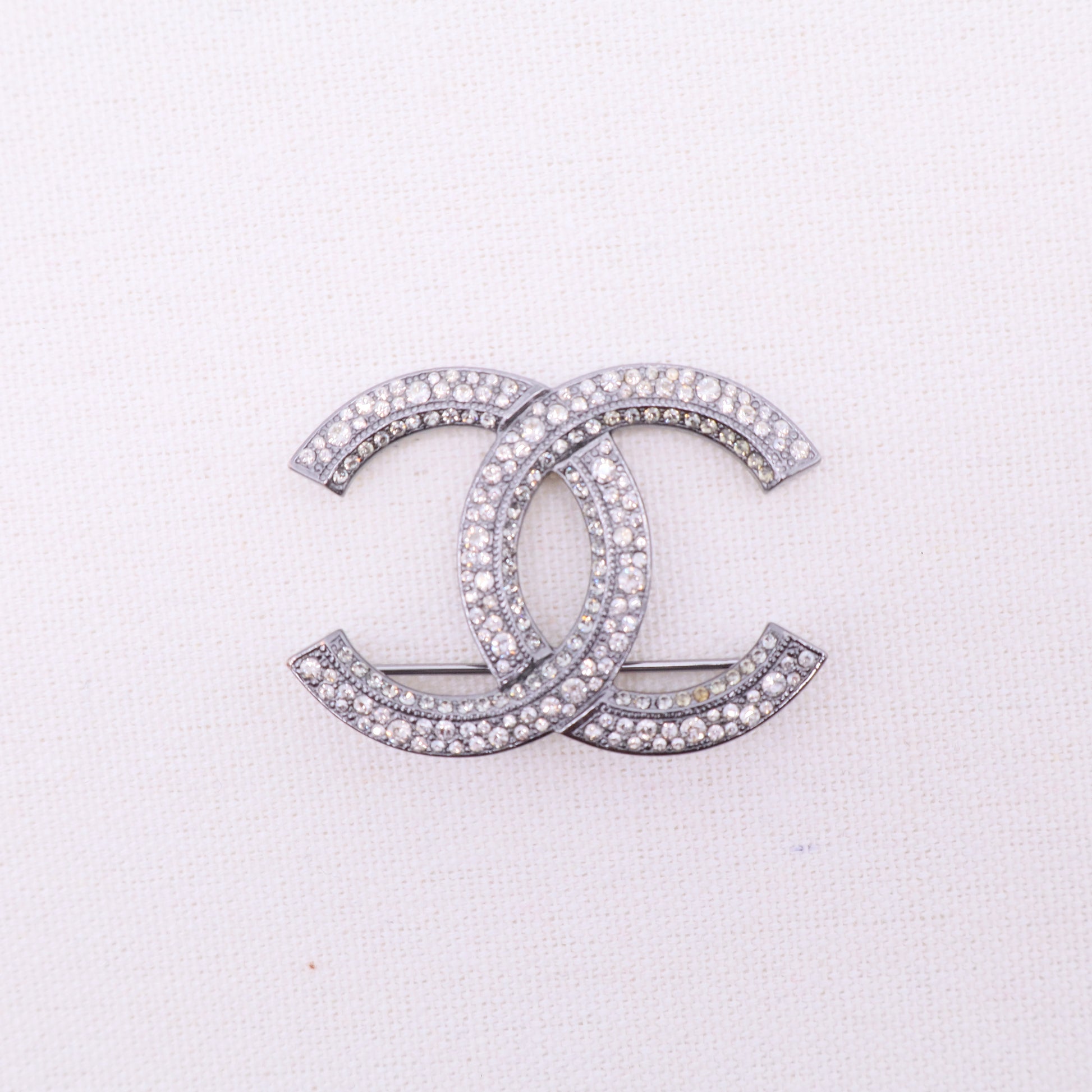 Crystal Pearl Coco CC Logo Brooch Gold W20186