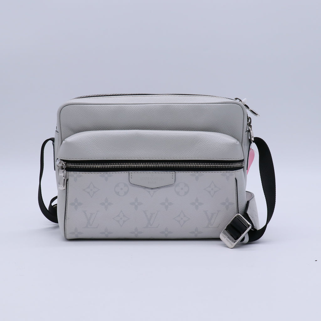 Louis Vuitton Taiga Monogram Outdoor Messenger twins LDJ3923