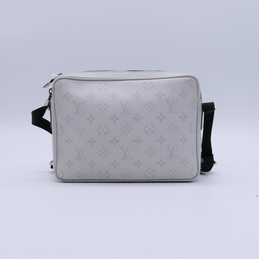 Louis Vuitton Taiga Monogram Outdoor Messenger twins LDJ3923
