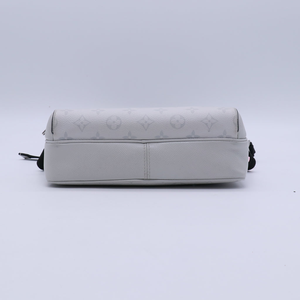 Louis Vuitton Taiga Monogram Outdoor Messenger twins LDJ3923