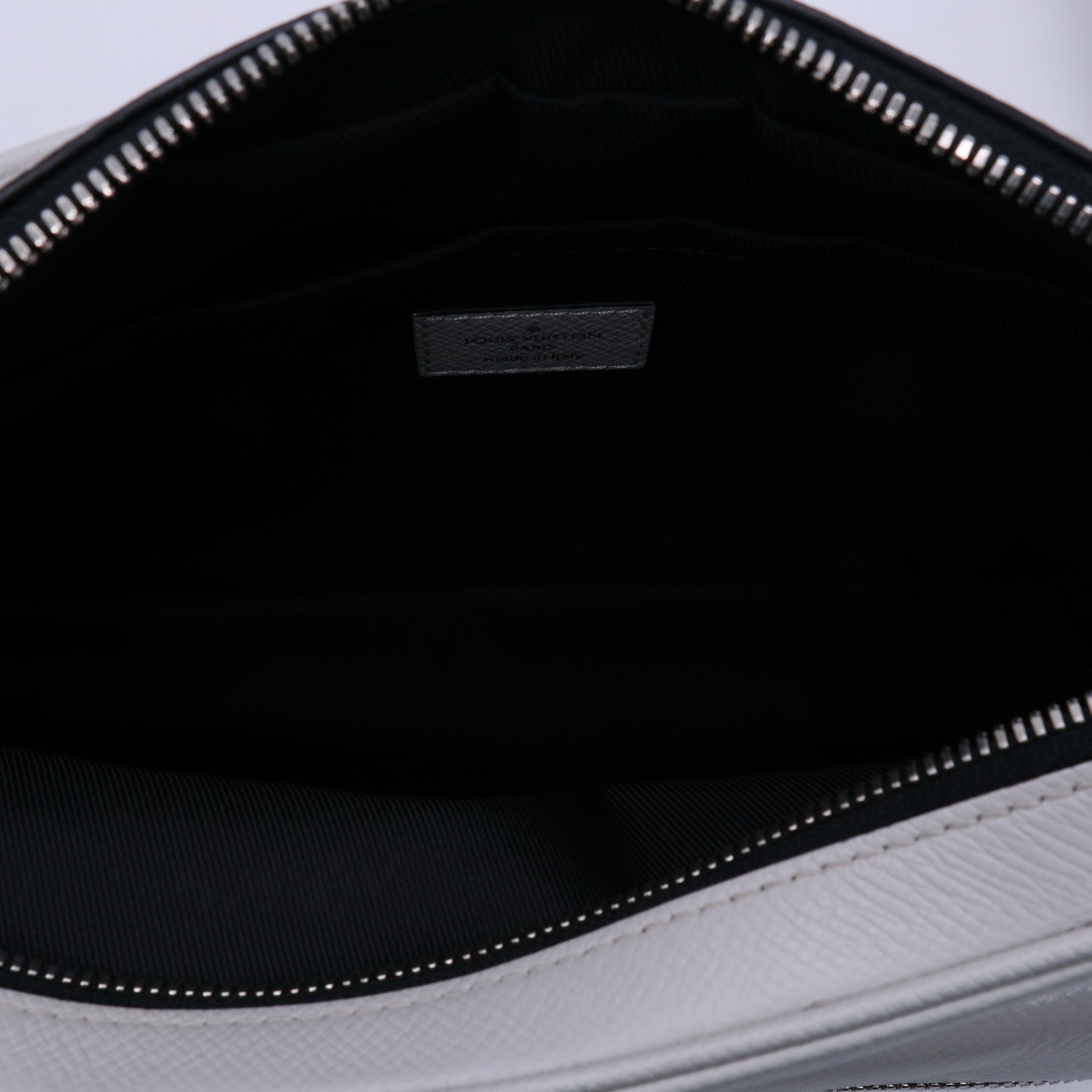 Louis Vuitton Taiga Monogram Outdoor Messenger twins LDJ3923