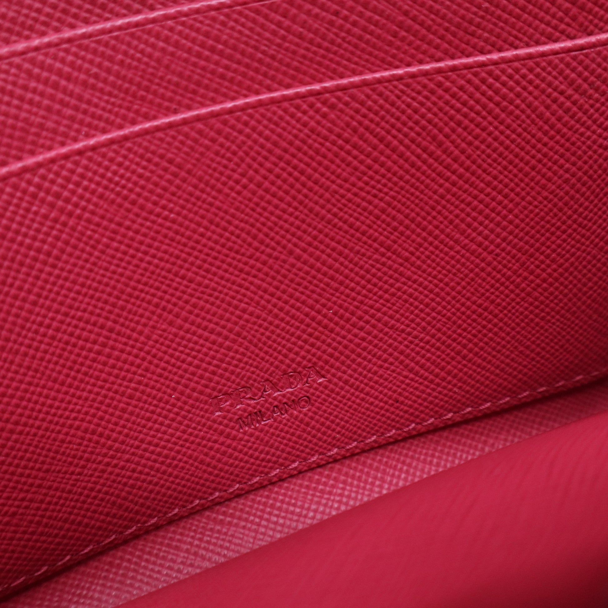 Autre Marque Prada Saffiano Bicolor Letter Wallet W20088