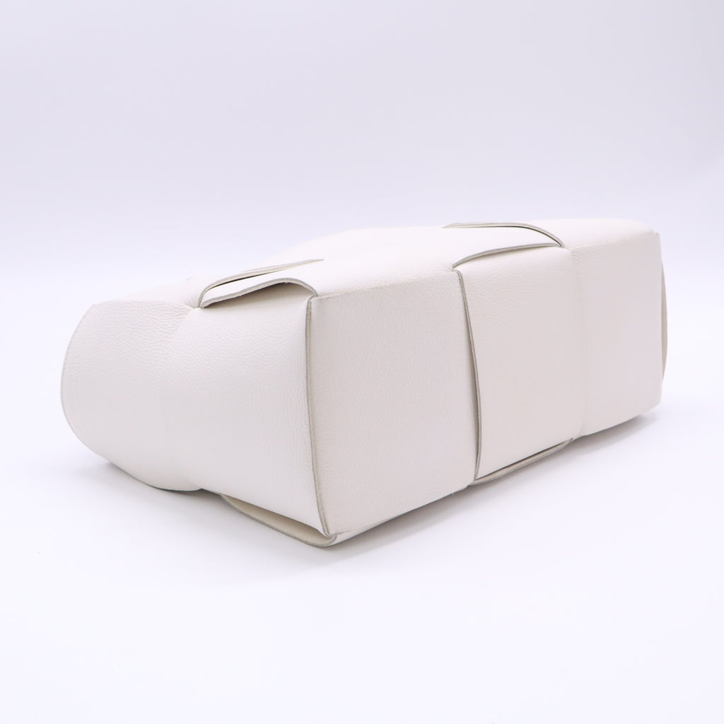 Bottega Veneta Grained Calfskin Maxi Intrecciato Arco Tote White twins LDZ620