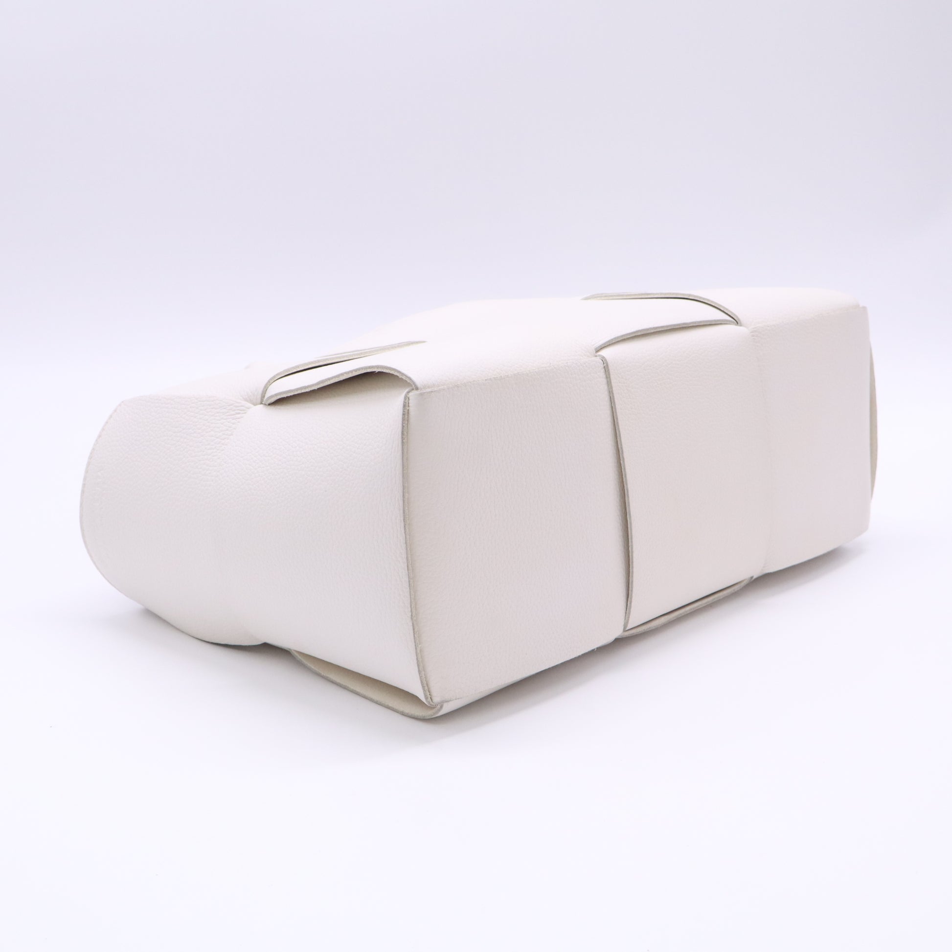 Bottega Veneta Grained Calfskin Maxi Intrecciato Arco Tote White twins LDZ620