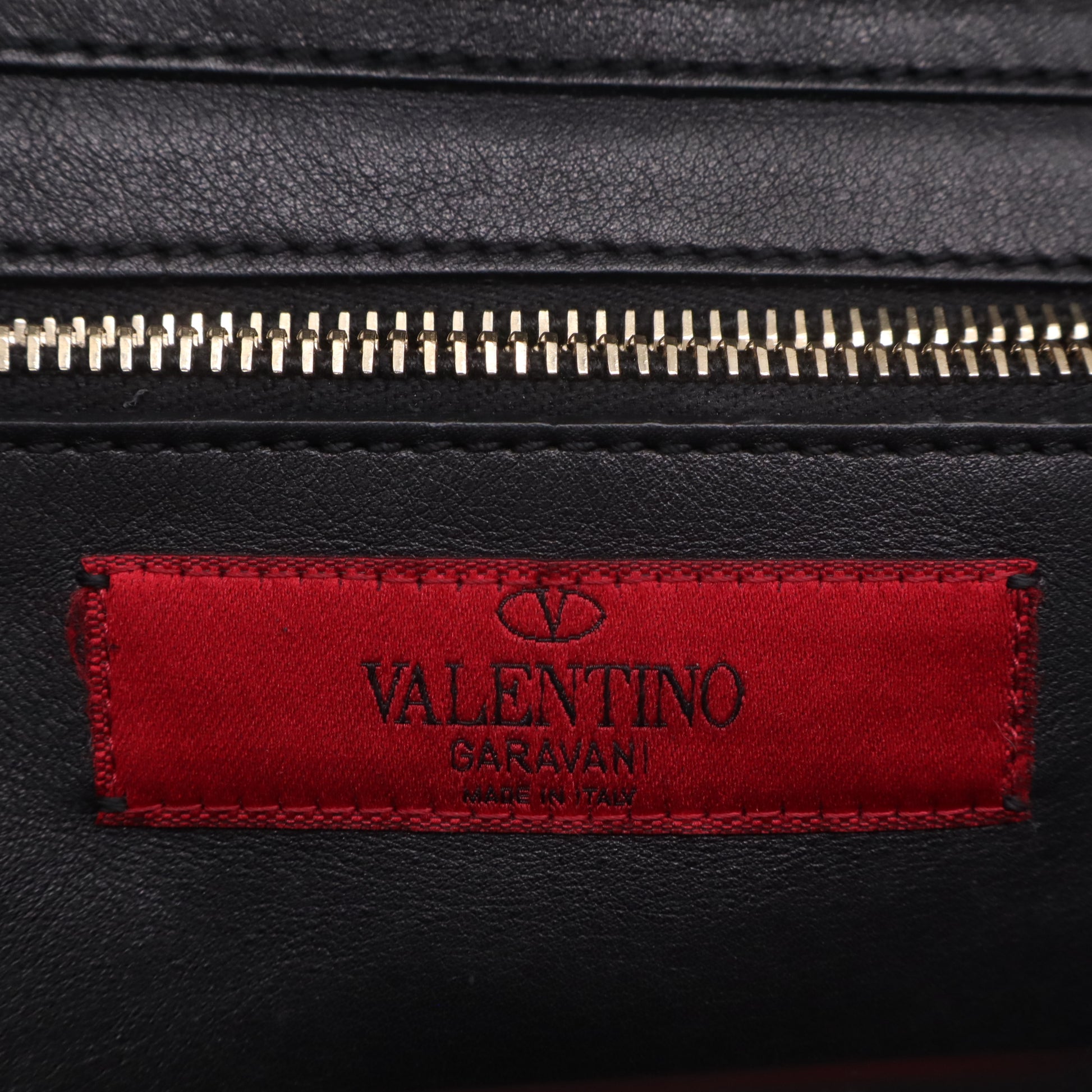 Valentino Garavani Rockstud Medium Leather Trapeze Tote Bag B21825