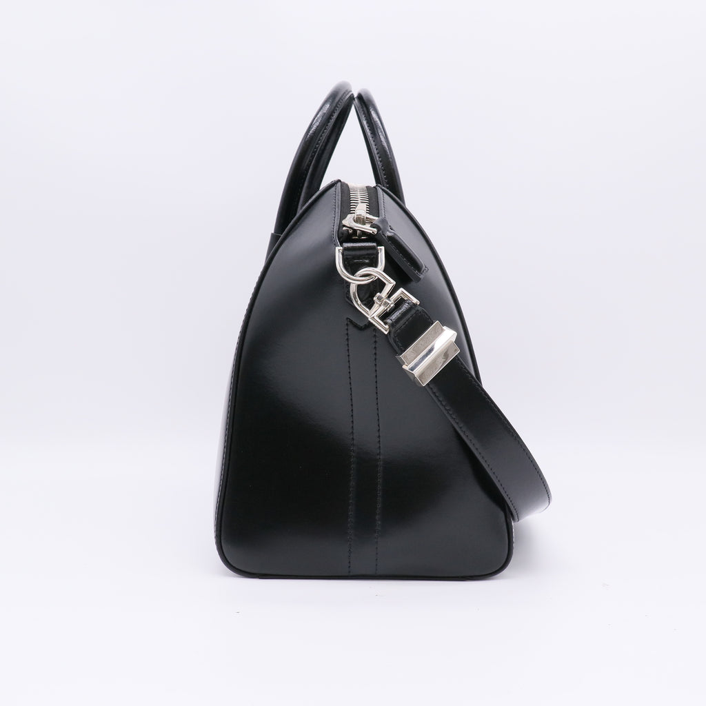 Givenchy Medium Antigona Bag in Box B23016