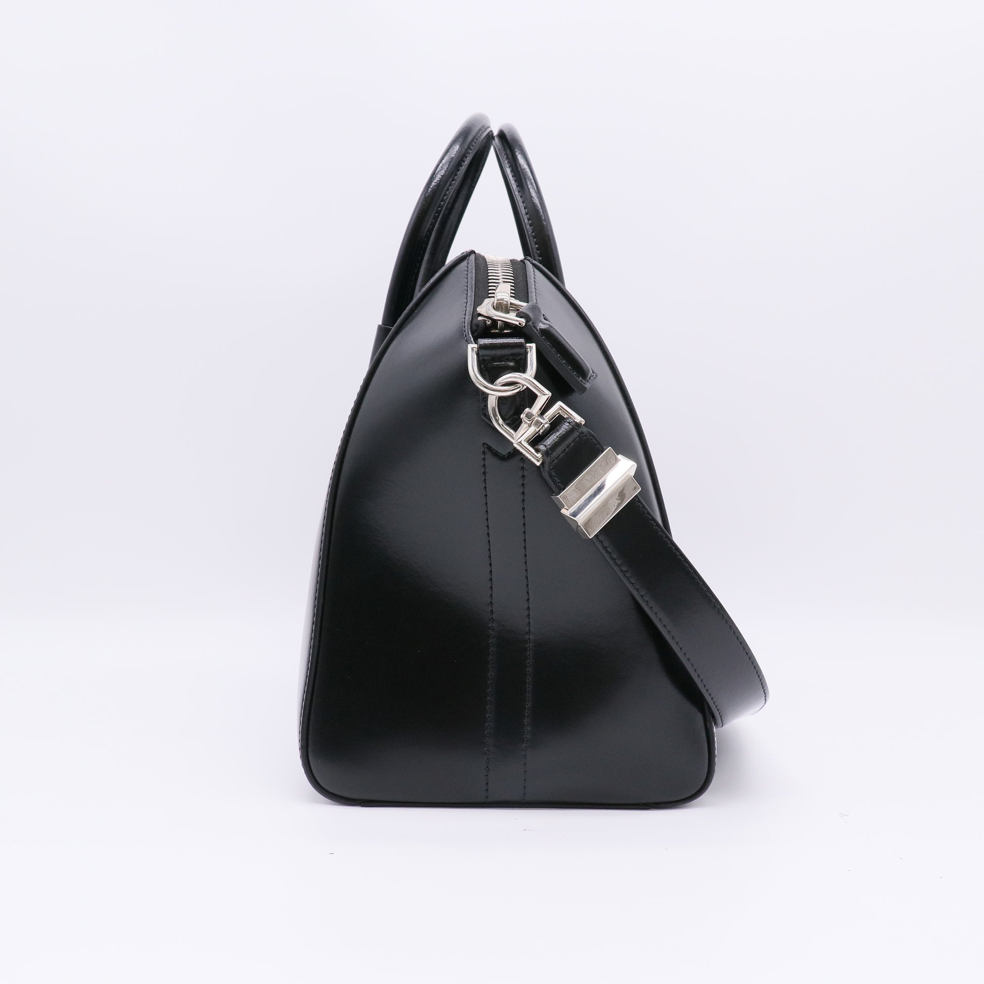 Givenchy Medium Antigona Bag in Box B23016