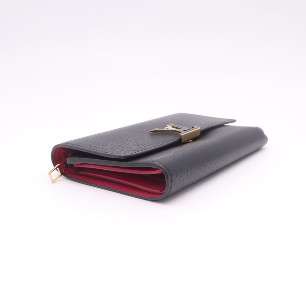 Louis Vuitton Capucines Compact Wallet W22404