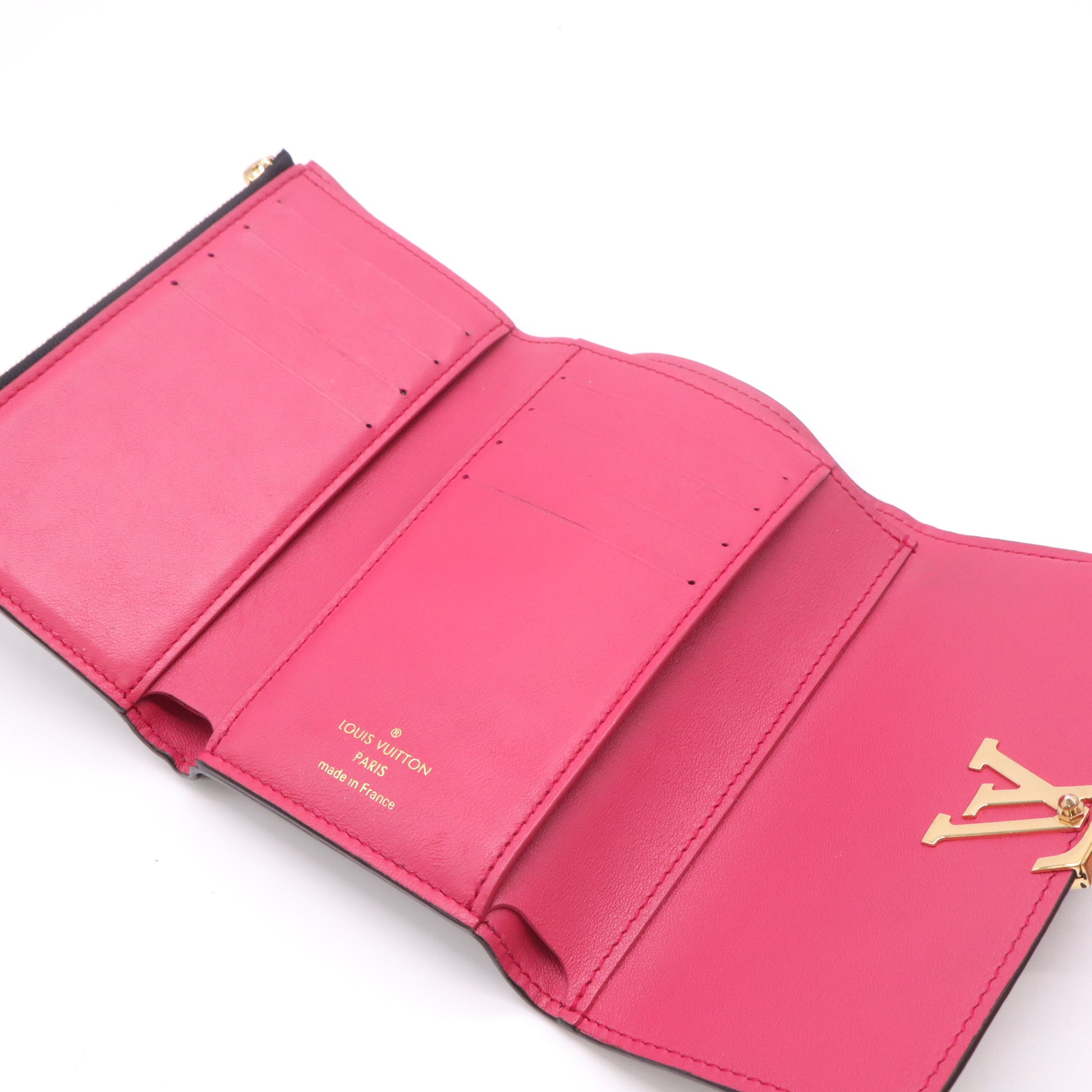 Louis Vuitton Capucines Compact Wallet W22404