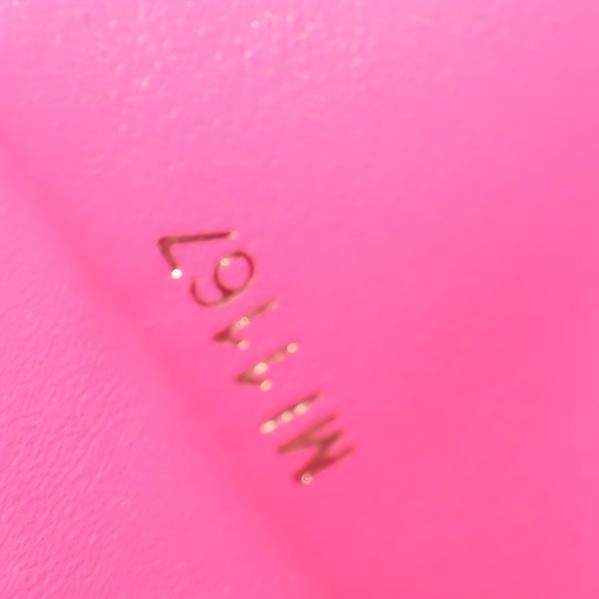 Louis Vuitton Capucines Compact Wallet W22404