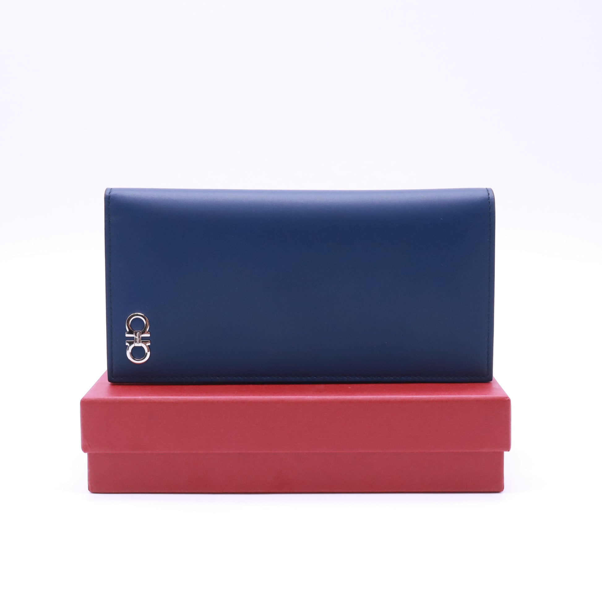 Ferragamo Gancini Continental Wallet W22871