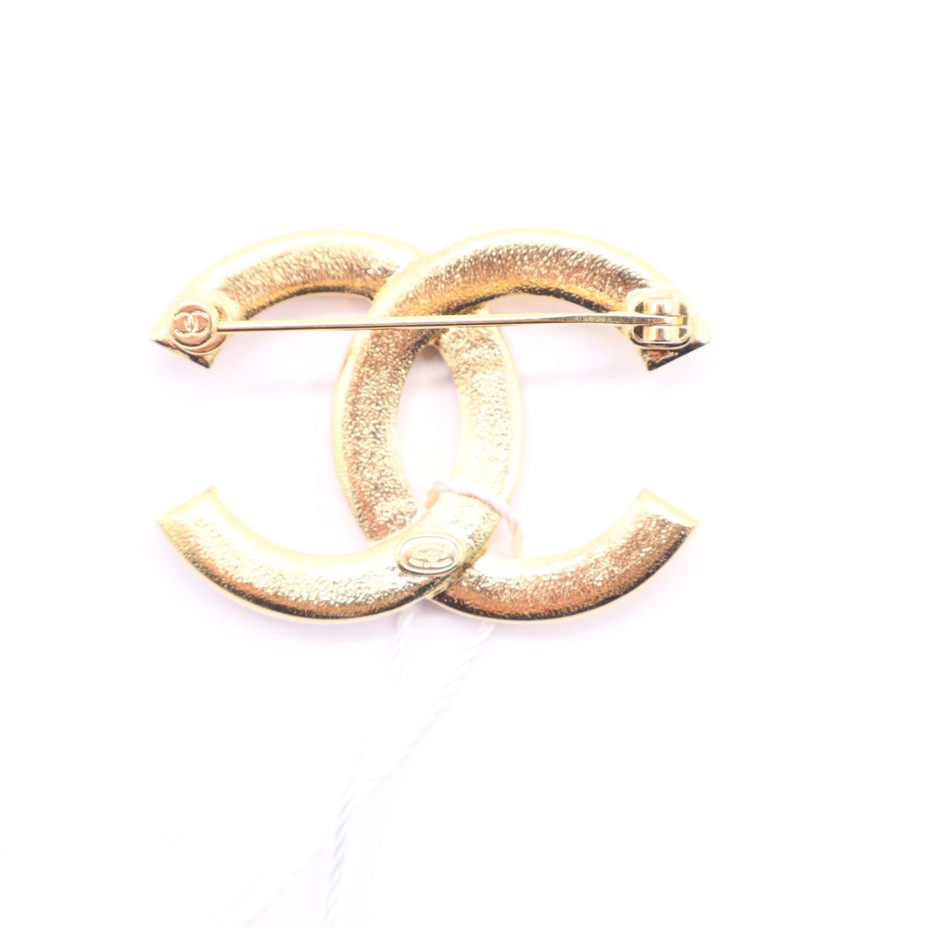 CC Logo Brooch Gold-Tone Metal Twins LDJ2589