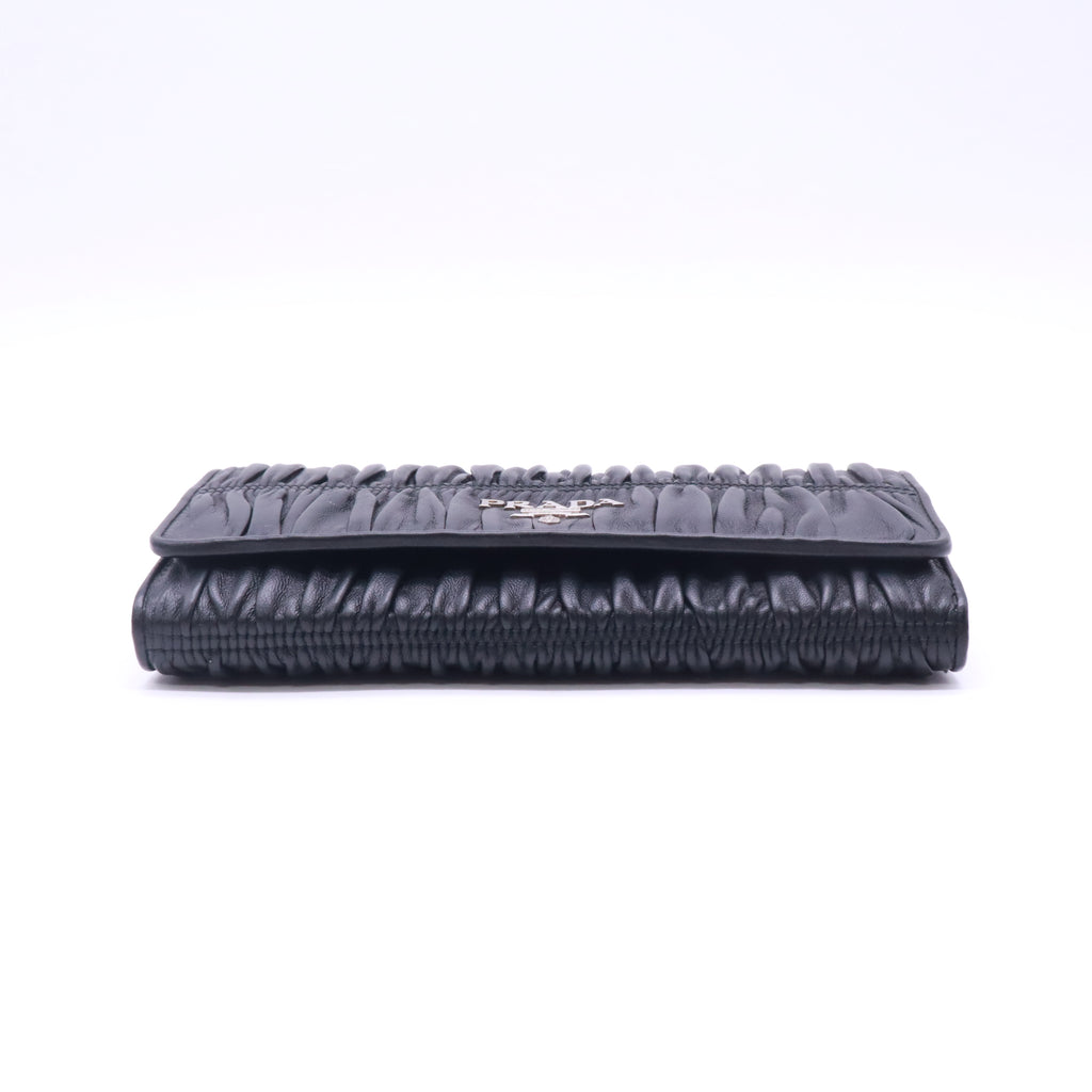 Prada Nappa Gaufre Wallet On Chain W22875