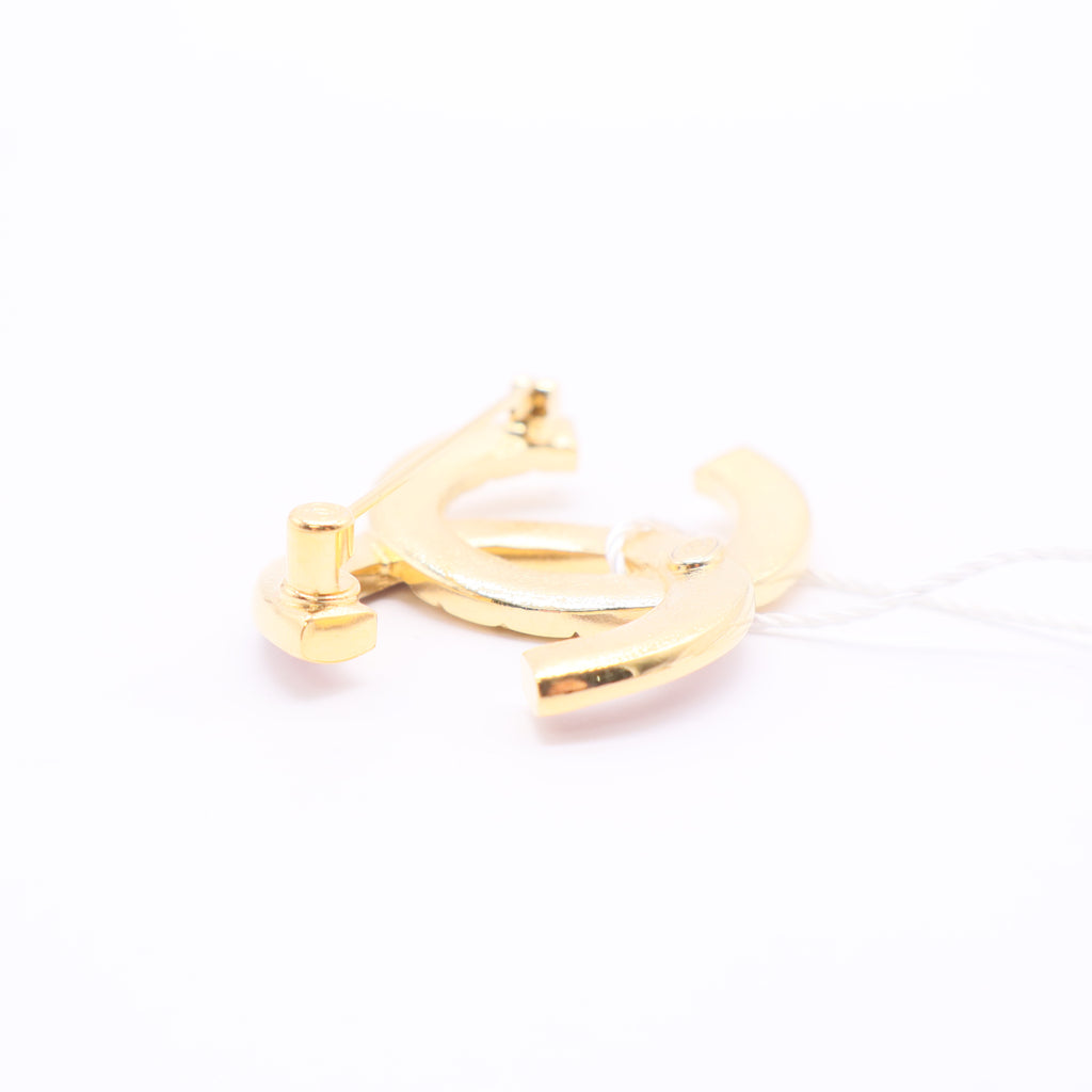 CC Logo Brooch Gold-Tone Metal Twins LDJ2589