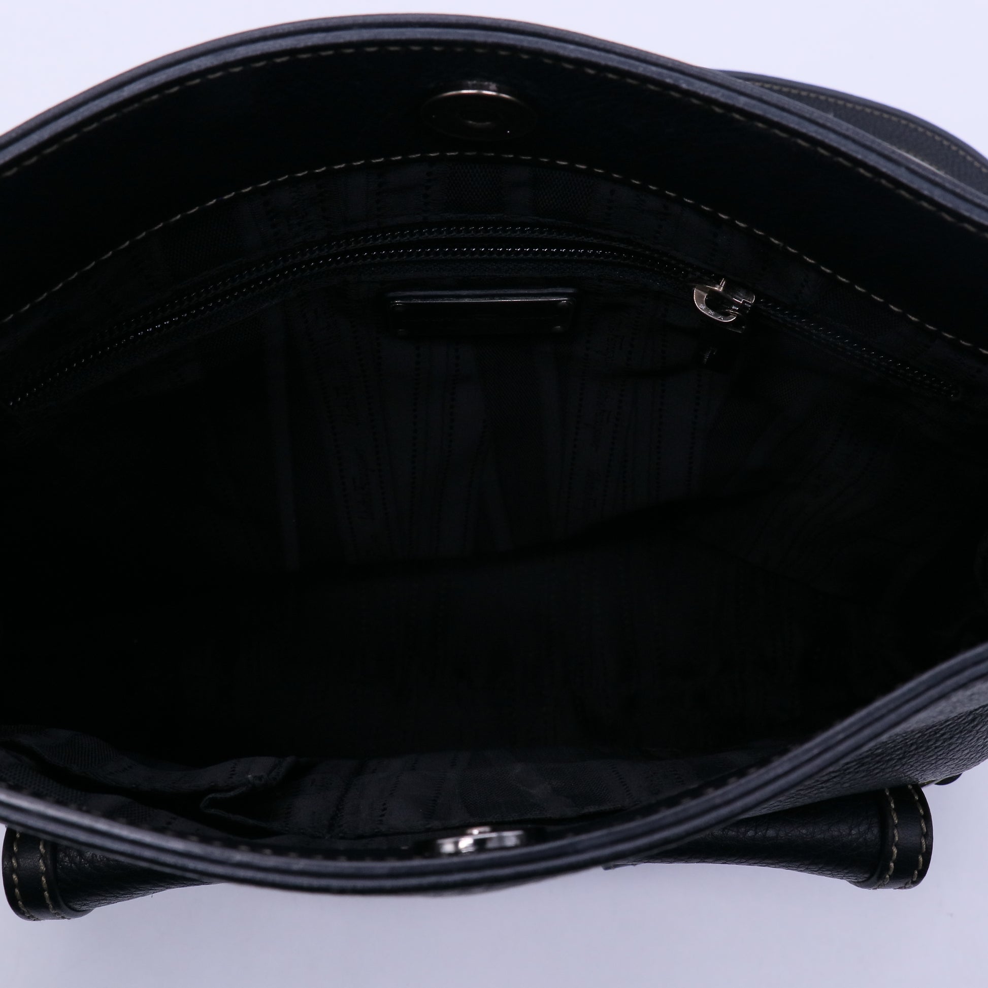 Salvatore Ferragamo Black Pebbled Gancini Leather Fanisa Shoulder Bag twins B21408