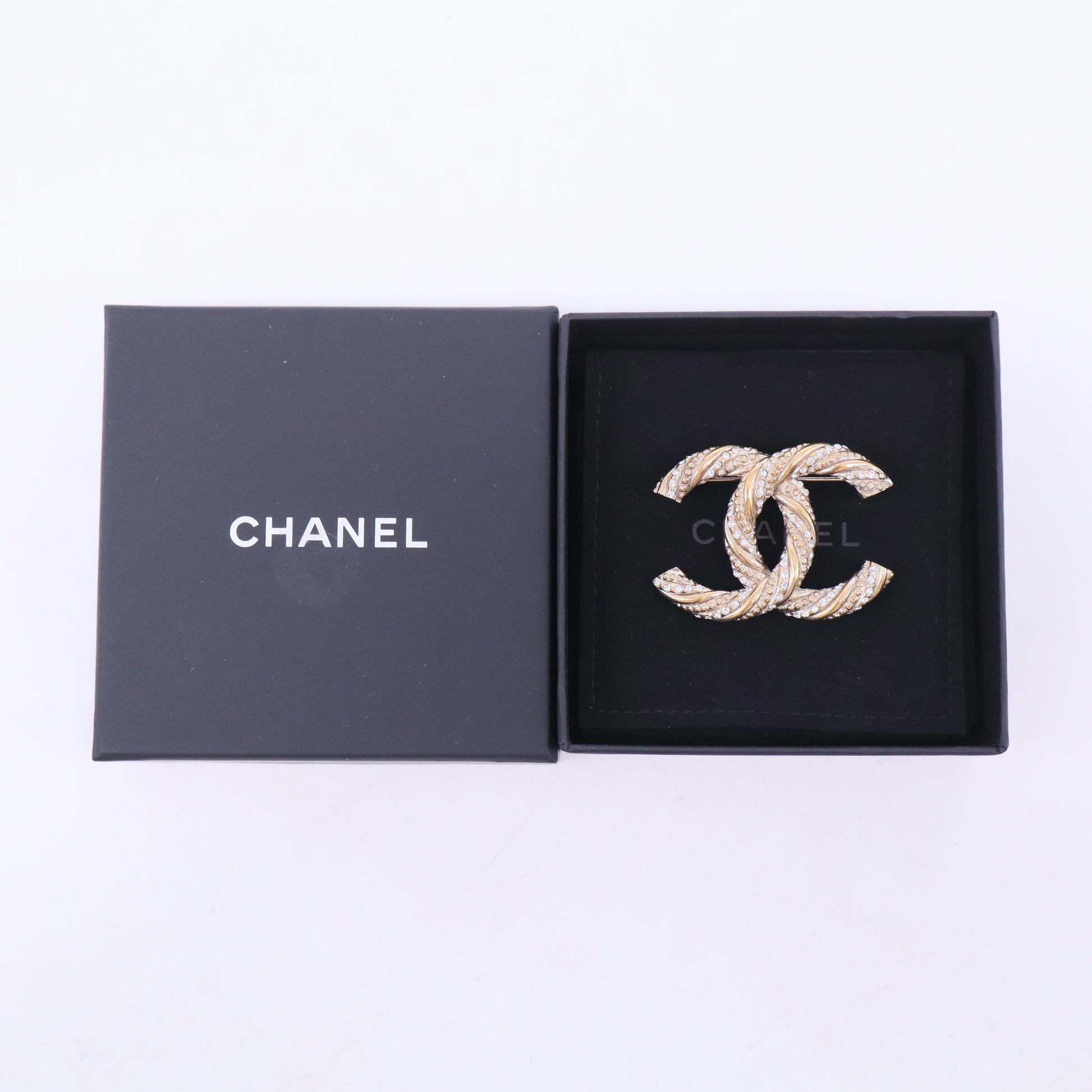 Gold CC Brooch W20638