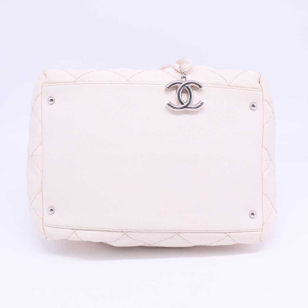 On the Road Drawstring Bucket Bag Quilted Glazed Leather B20596